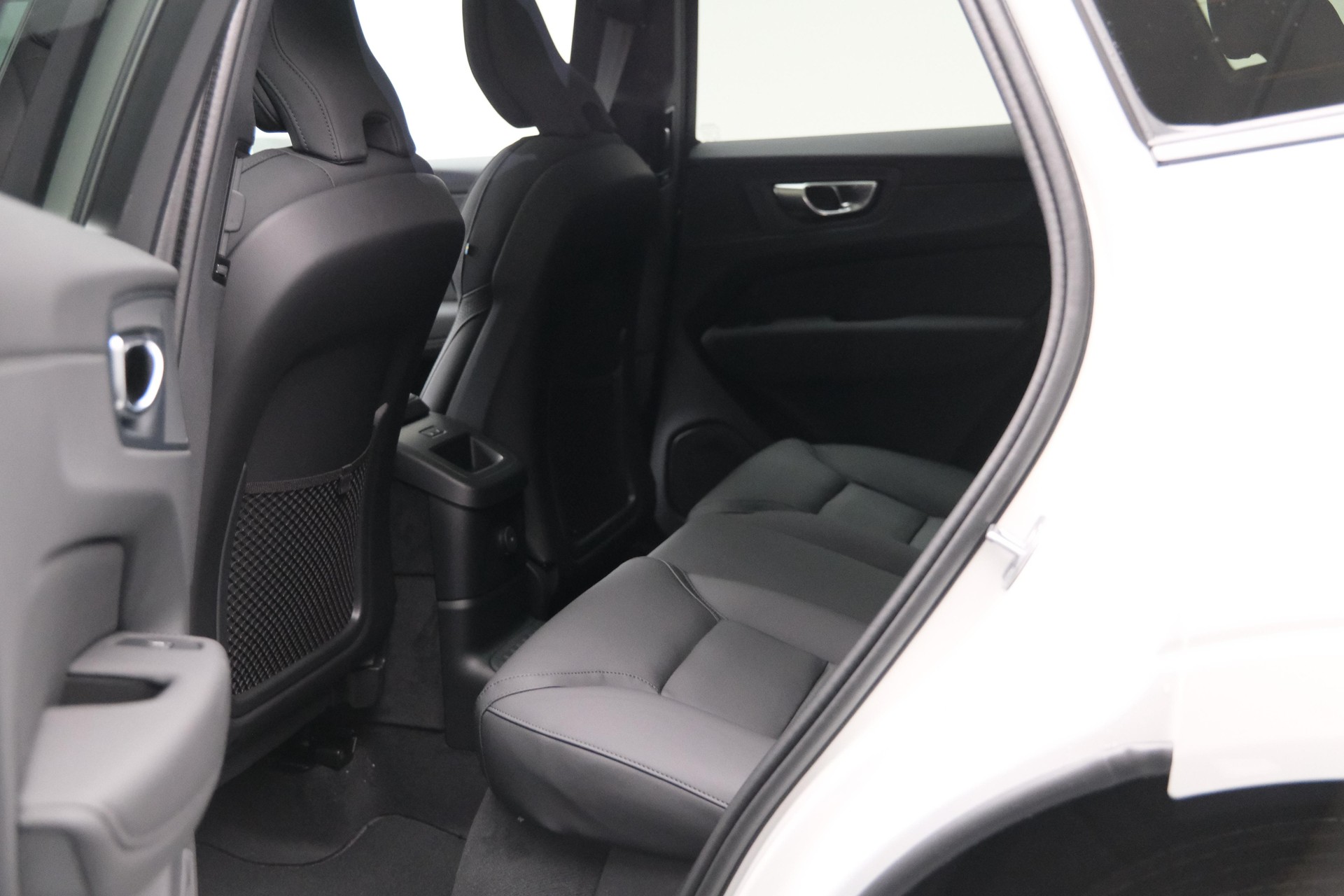 VOLVO XC60 2.0 T6 TE Ultra Dark eAWD-image-18