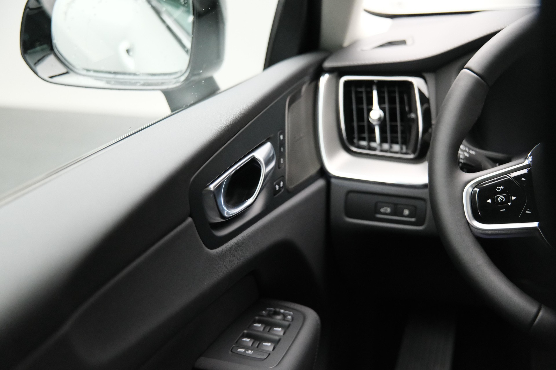 VOLVO XC60 2.0 T6 TE Ultra Dark eAWD-image-10