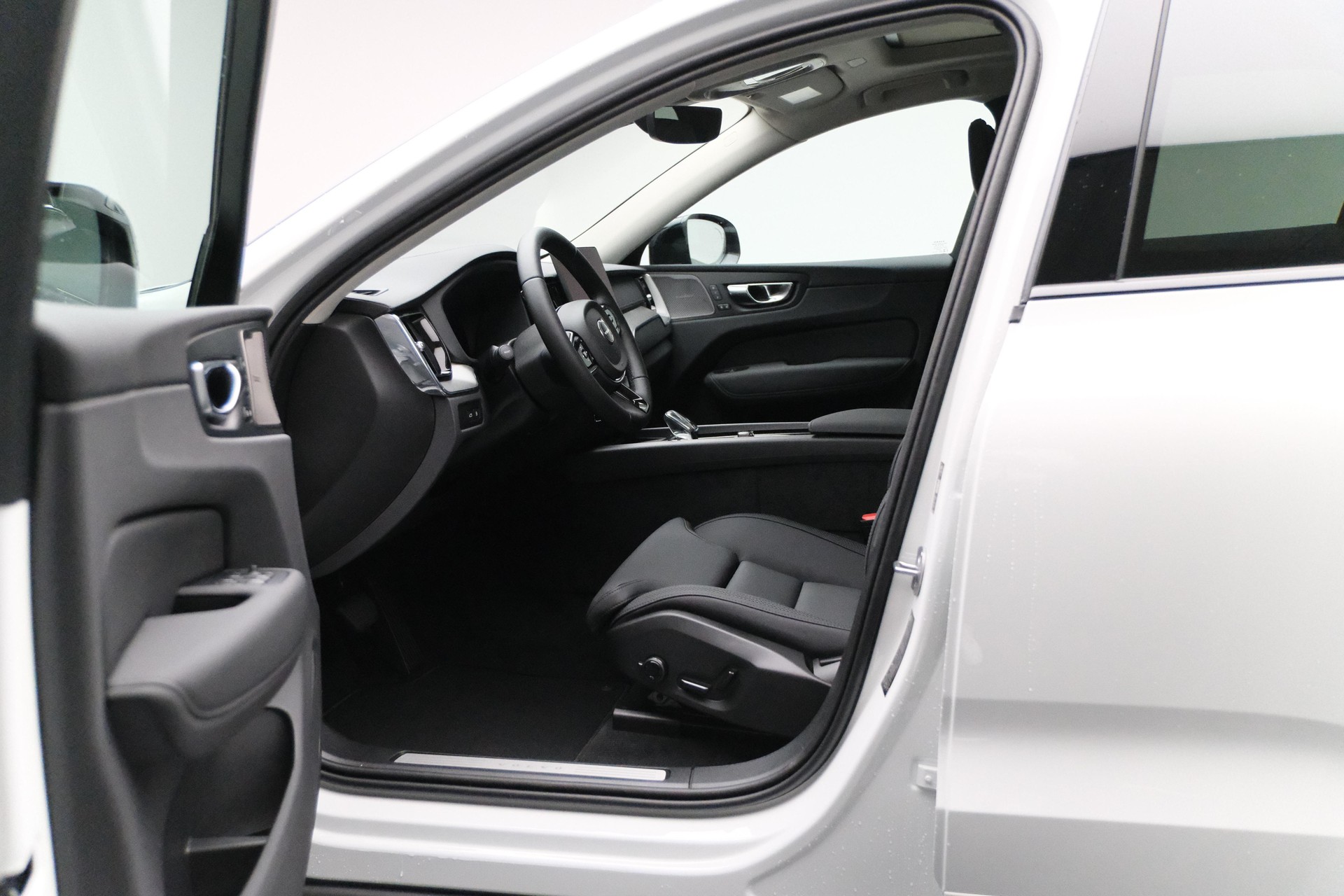 VOLVO XC60 2.0 T6 TE Ultra Dark eAWD-image-8