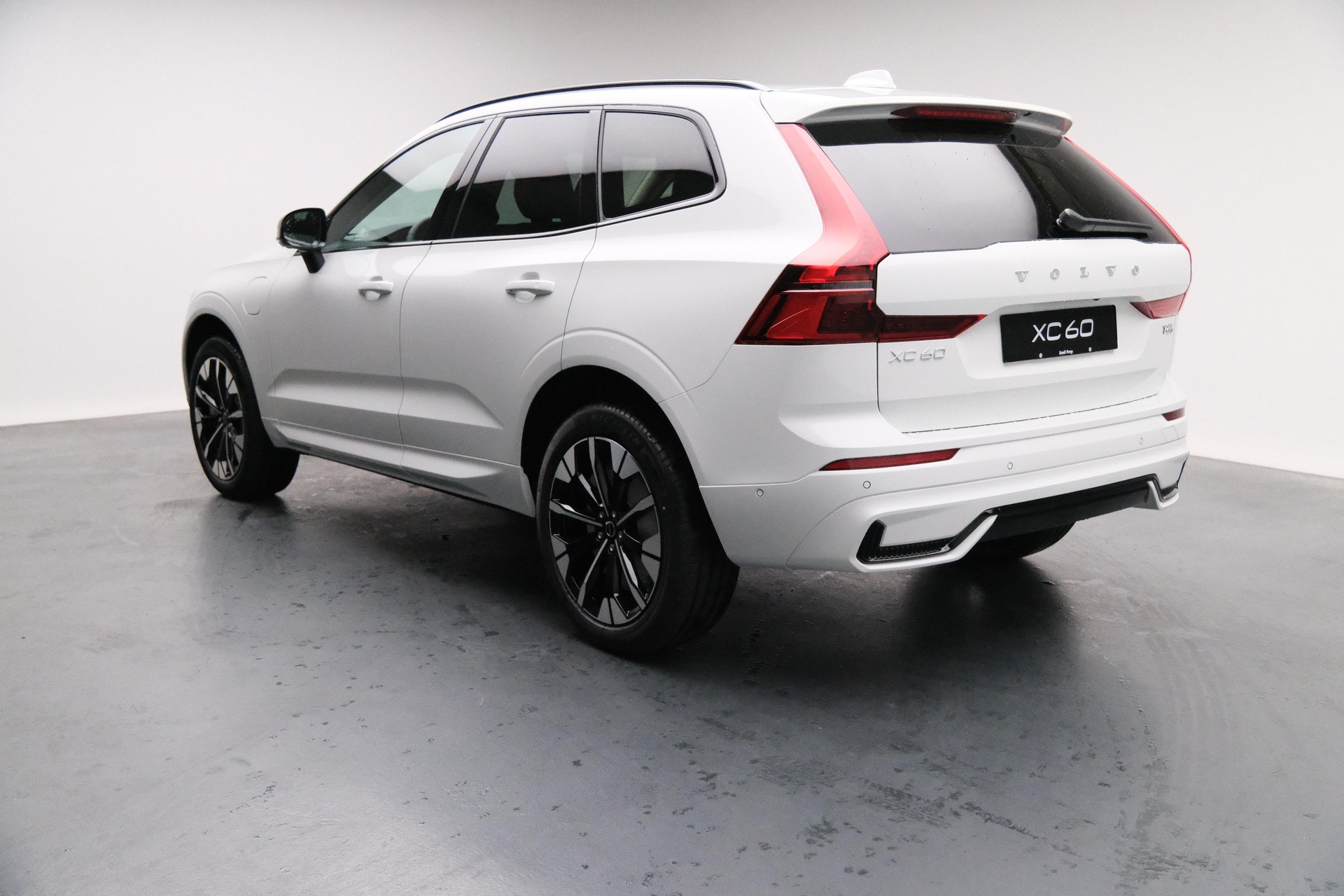 VOLVO XC60 2.0 T6 TE Ultra Dark eAWD-image-3