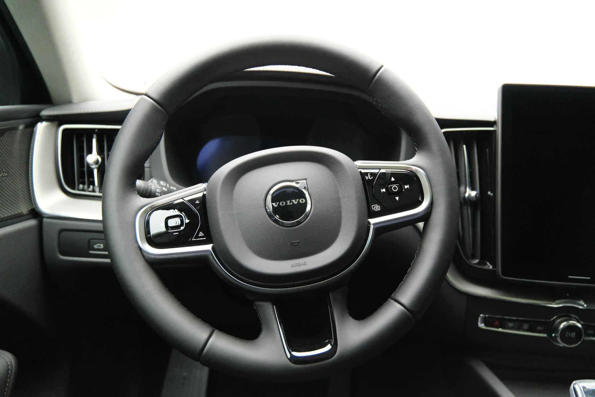 VOLVO XC60 2.0 T6 TE Ultra Dark eAWD-image-21