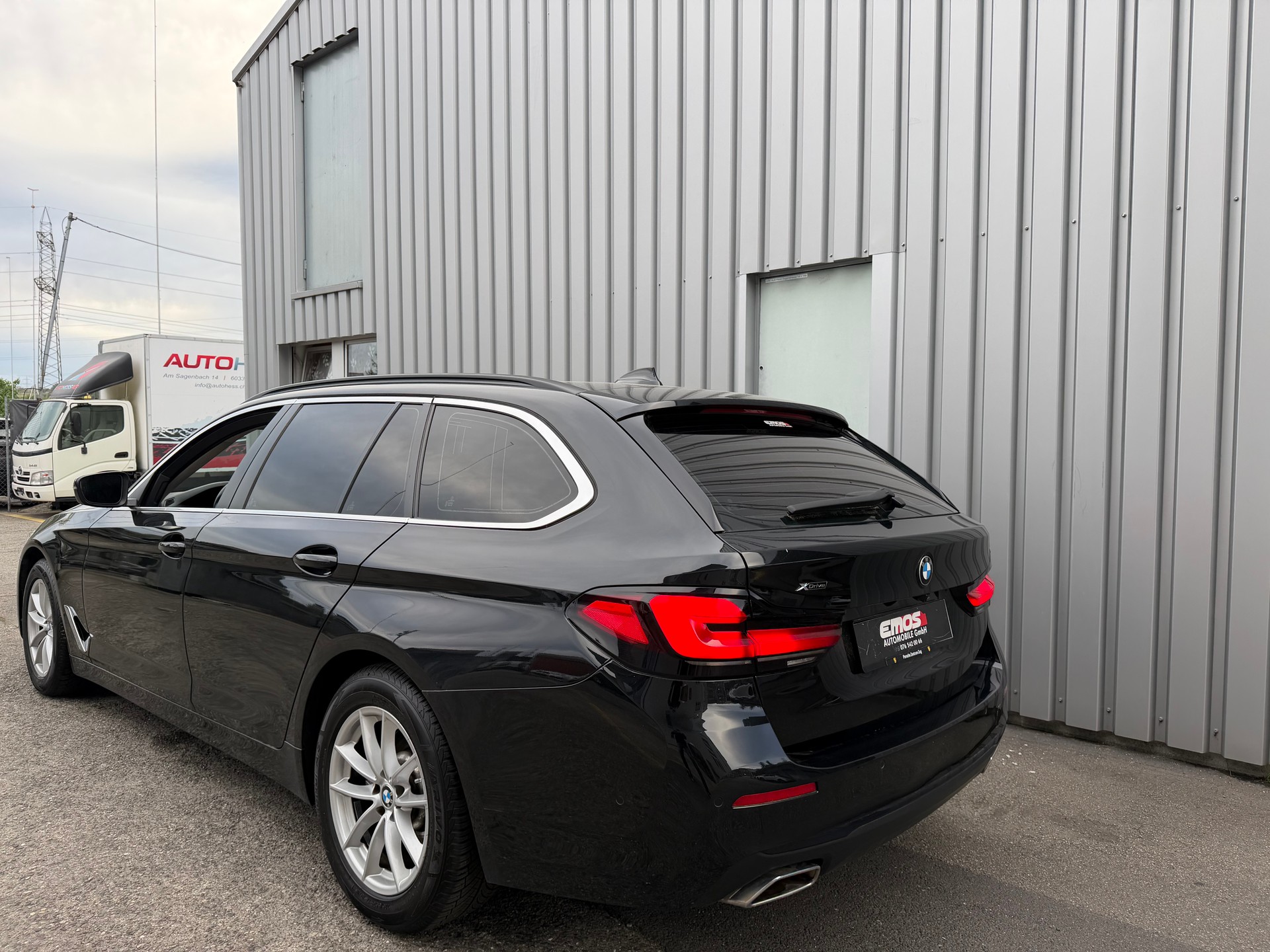 BMW 520d xDrive 48V Touring Steptronic-image-4