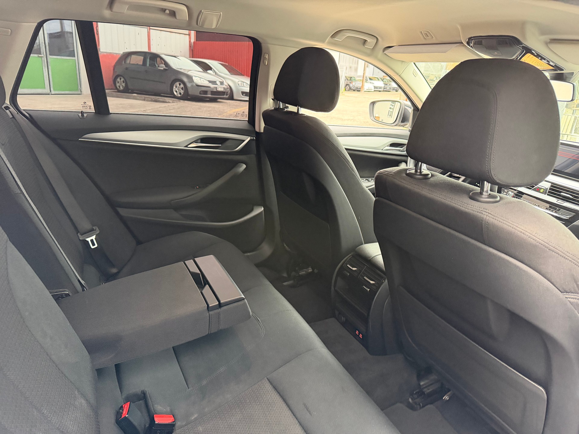 BMW 520d xDrive 48V Touring Steptronic-image-10