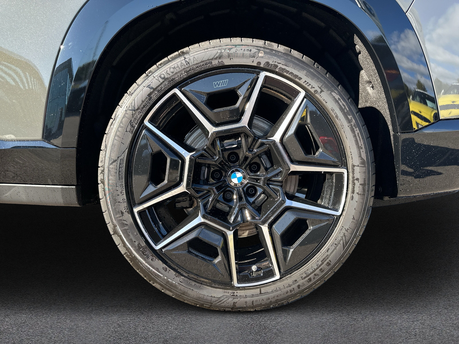 BMW XM xDrive 50e PHEV Steptronic-image-8
