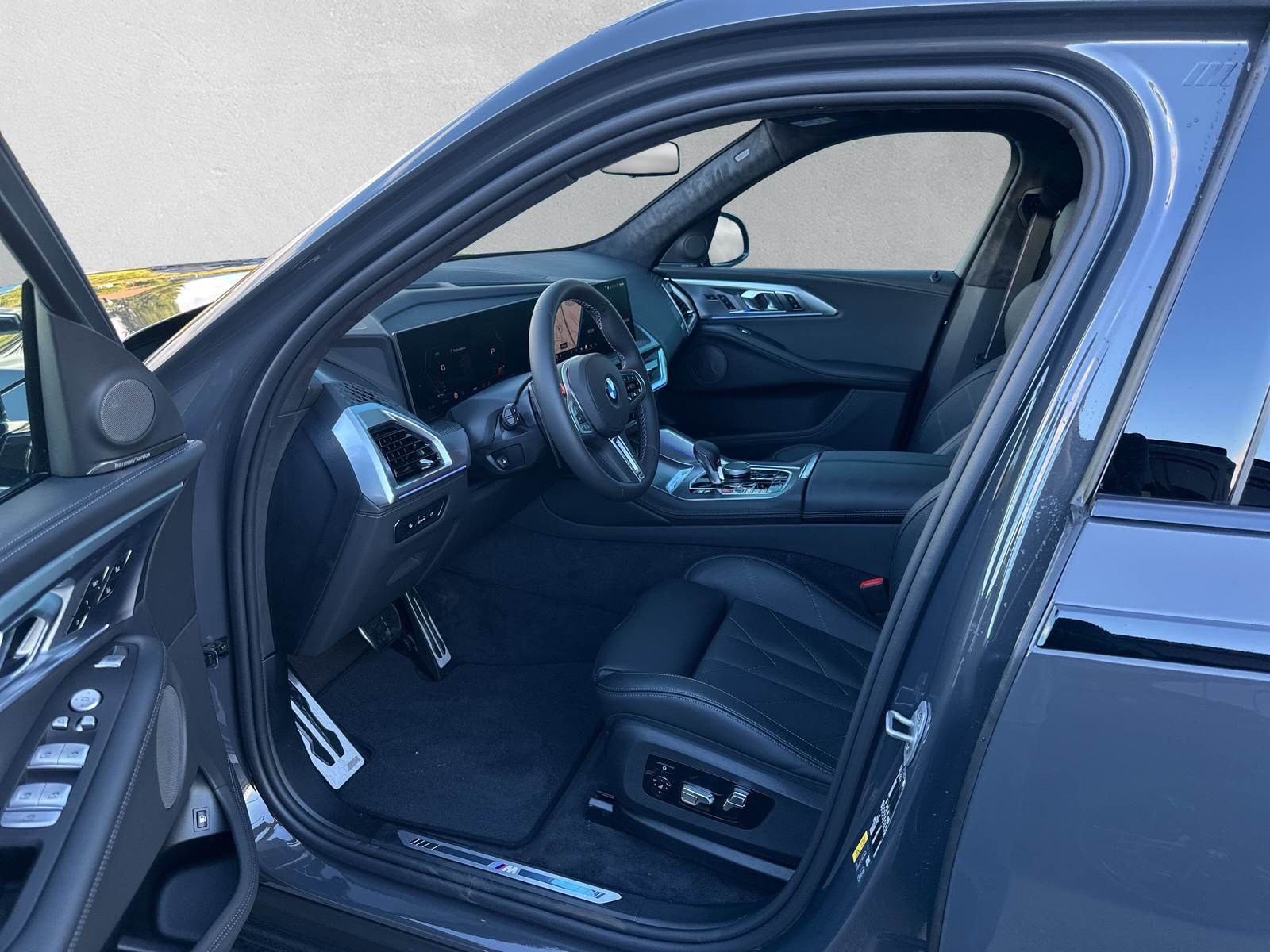BMW XM xDrive 50e PHEV Steptronic-image-9