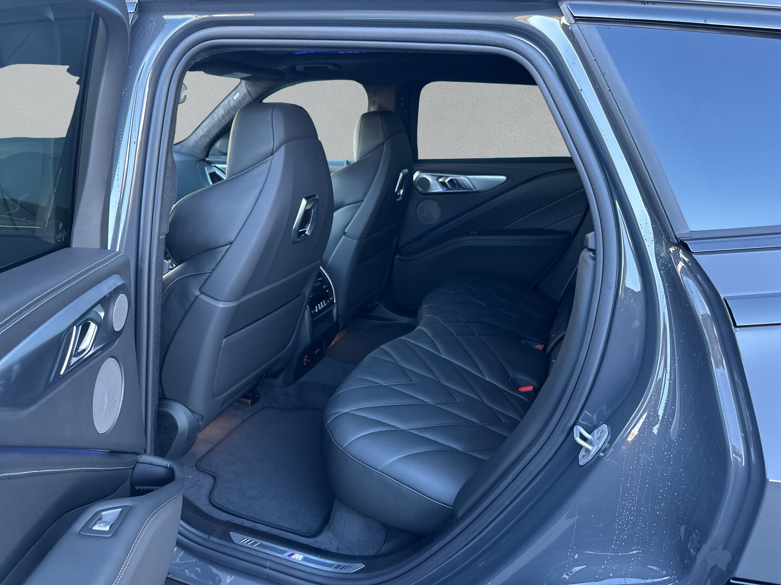 BMW XM xDrive 50e PHEV Steptronic-image-10