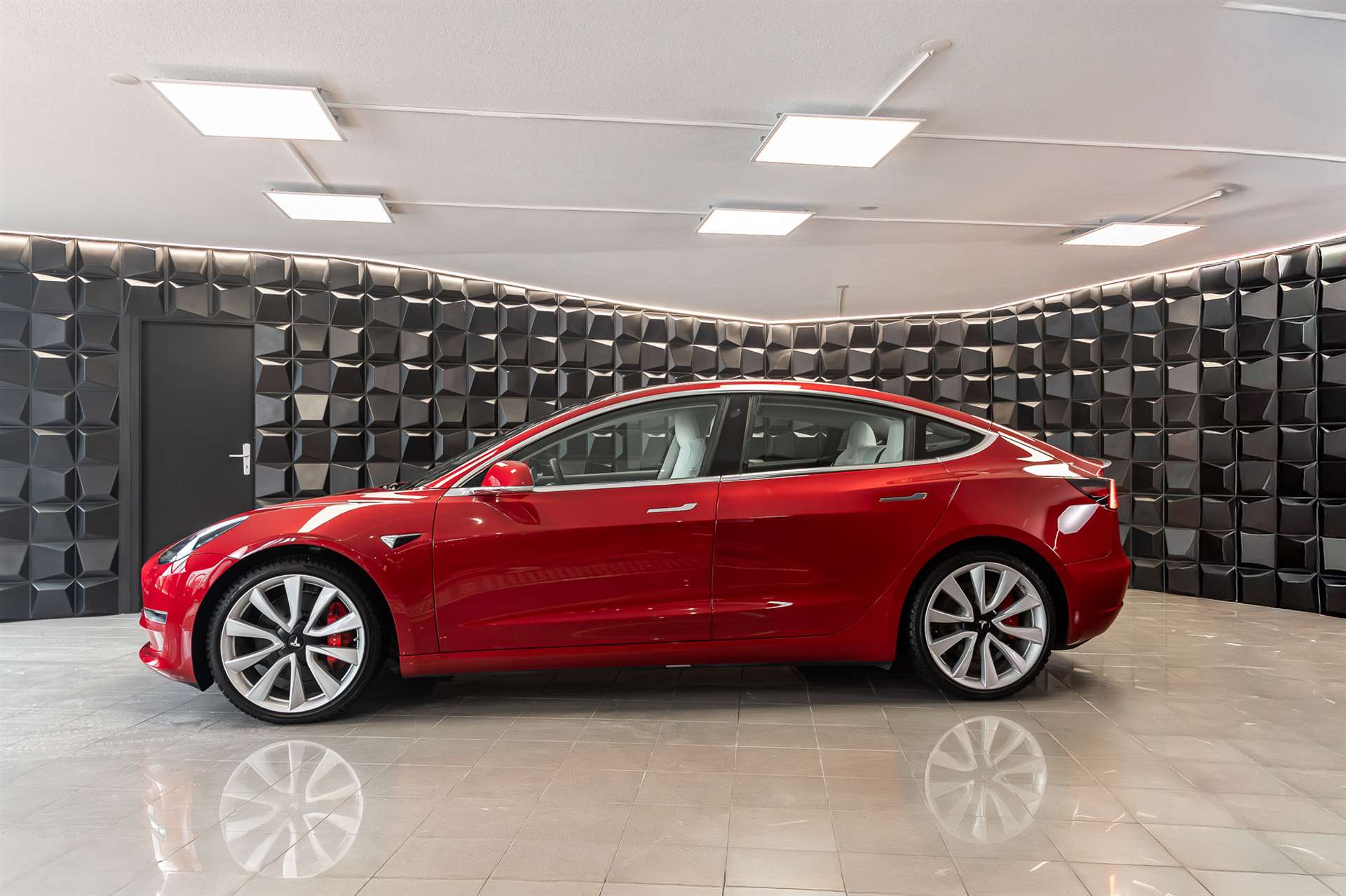 TESLA Model 3 Performance Dual Motor AWD-showroom-element-1