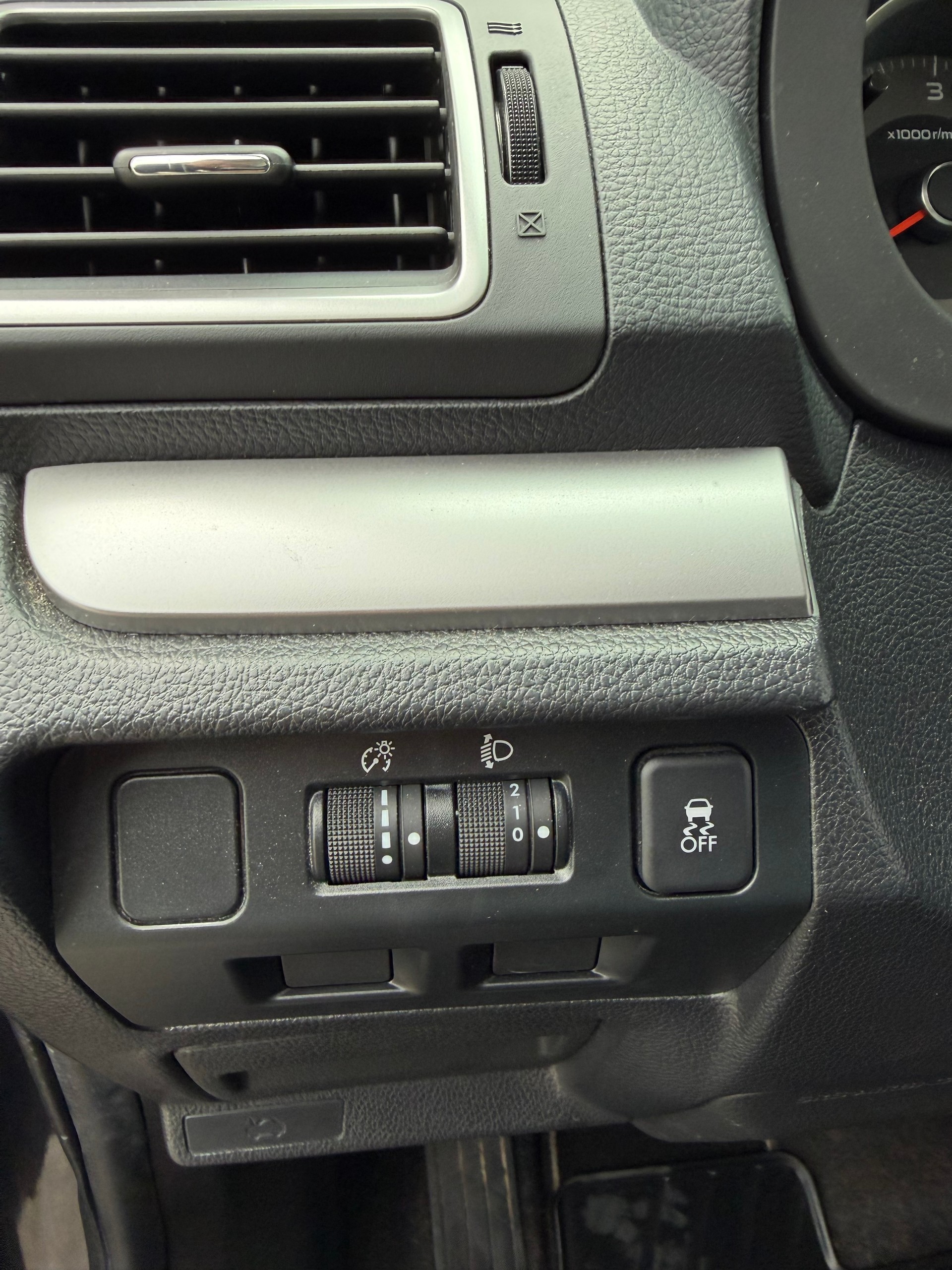SUBARU Forester 2.0D Advantage Lineatronic-image-15