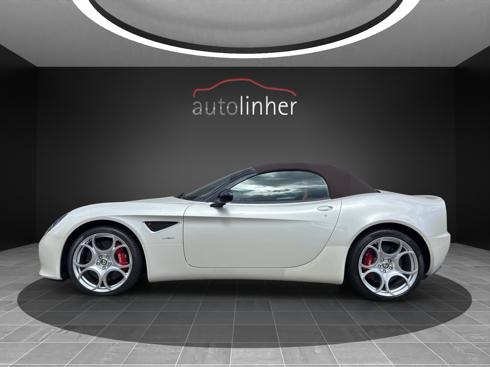 ALFA ROMEO 8C Spider-showroom-element-1