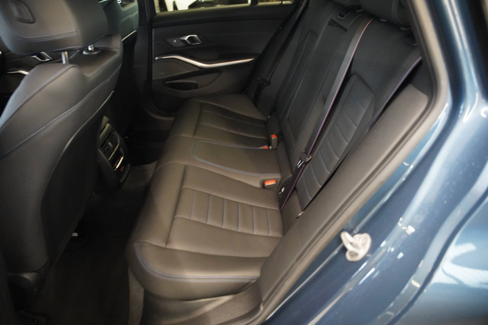 BMW M340d xDrive 48V Touring Steptronic M Sport Pro LCI-image-10