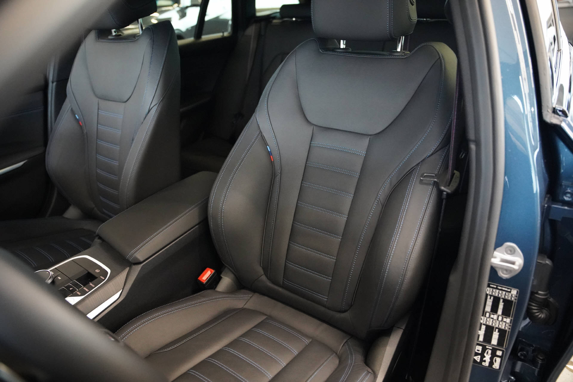 BMW M340d xDrive 48V Touring Steptronic M Sport Pro LCI-image-9