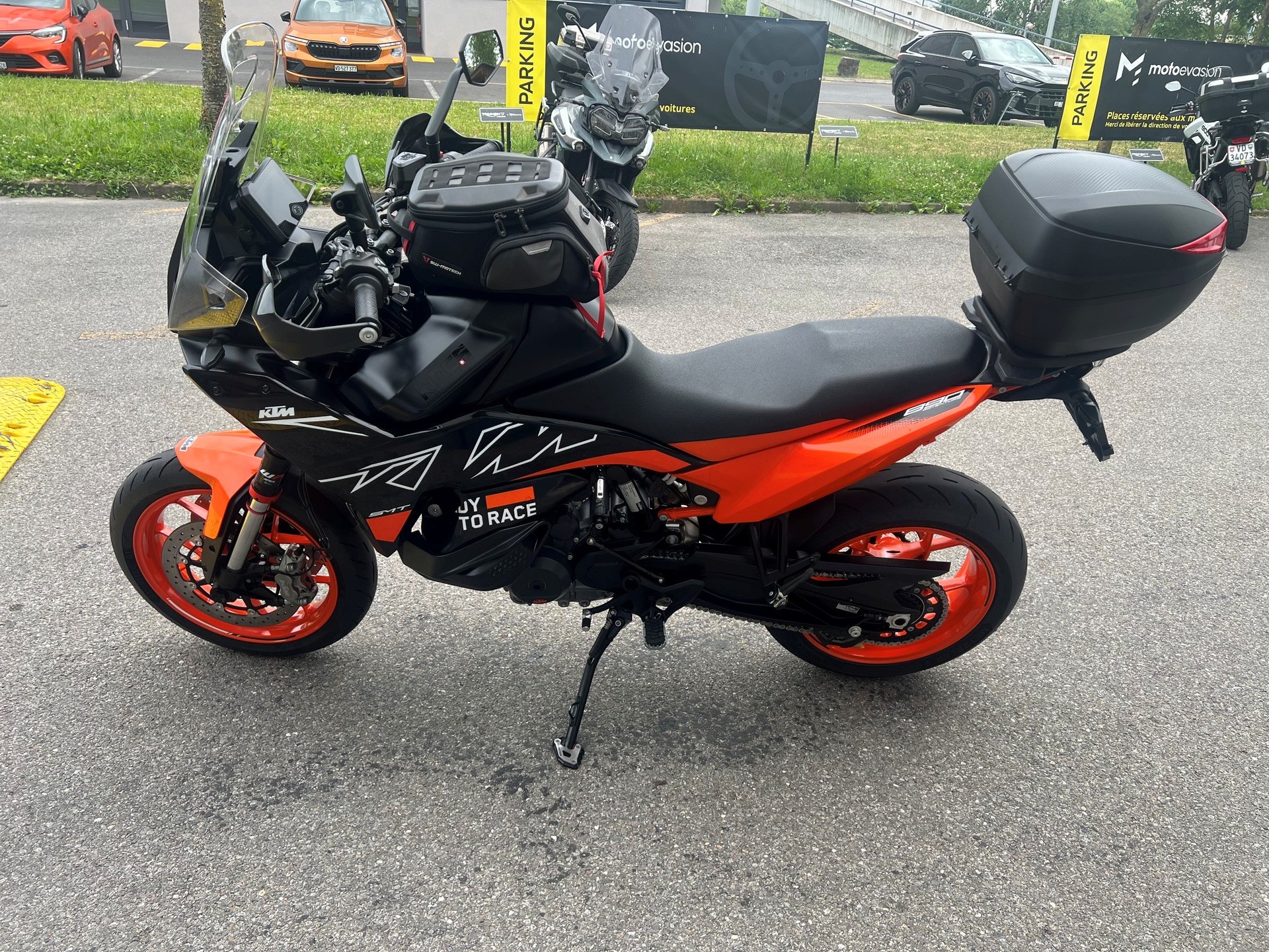 KTM 890 SMT-showroom-element-2
