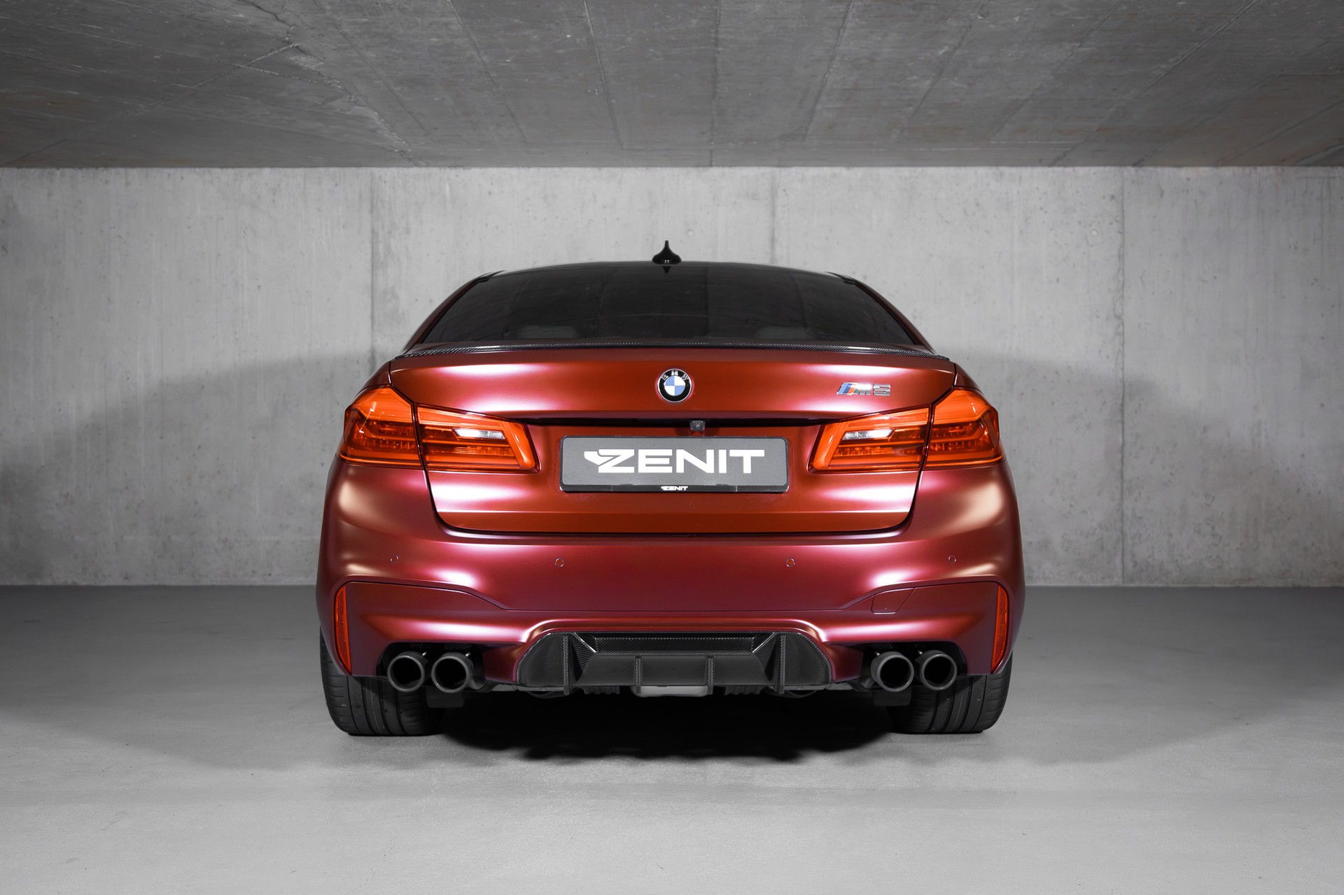 BMW M5 xDrive Drivelogic First Edition-showroom-element-2