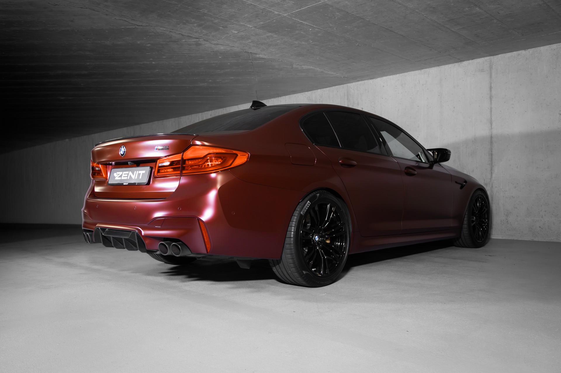 BMW M5 xDrive Drivelogic First Edition-showroom-element-3
