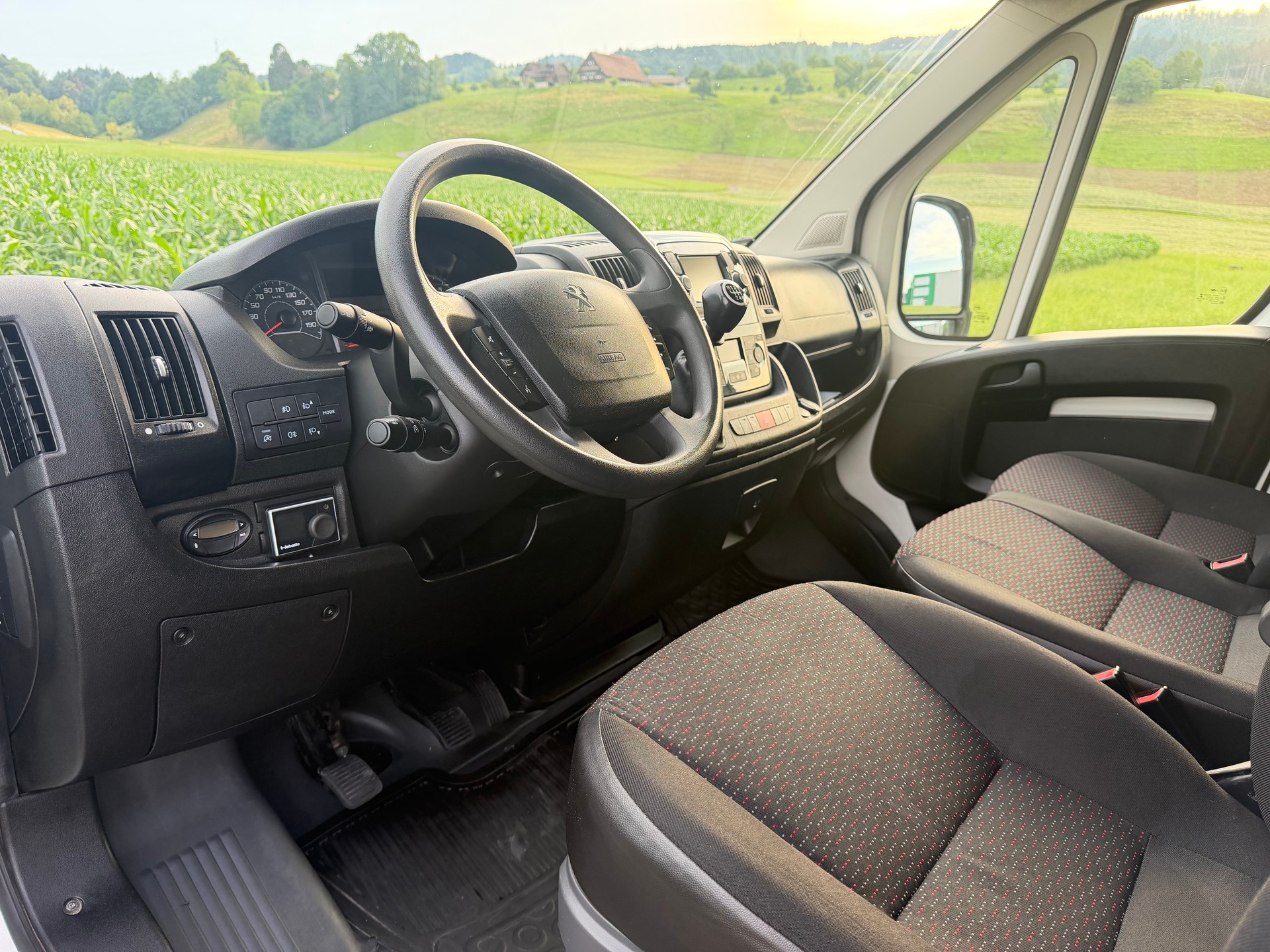 PEUGEOT Boxer 2.2 HDI 335 Premium L2H2-image-7