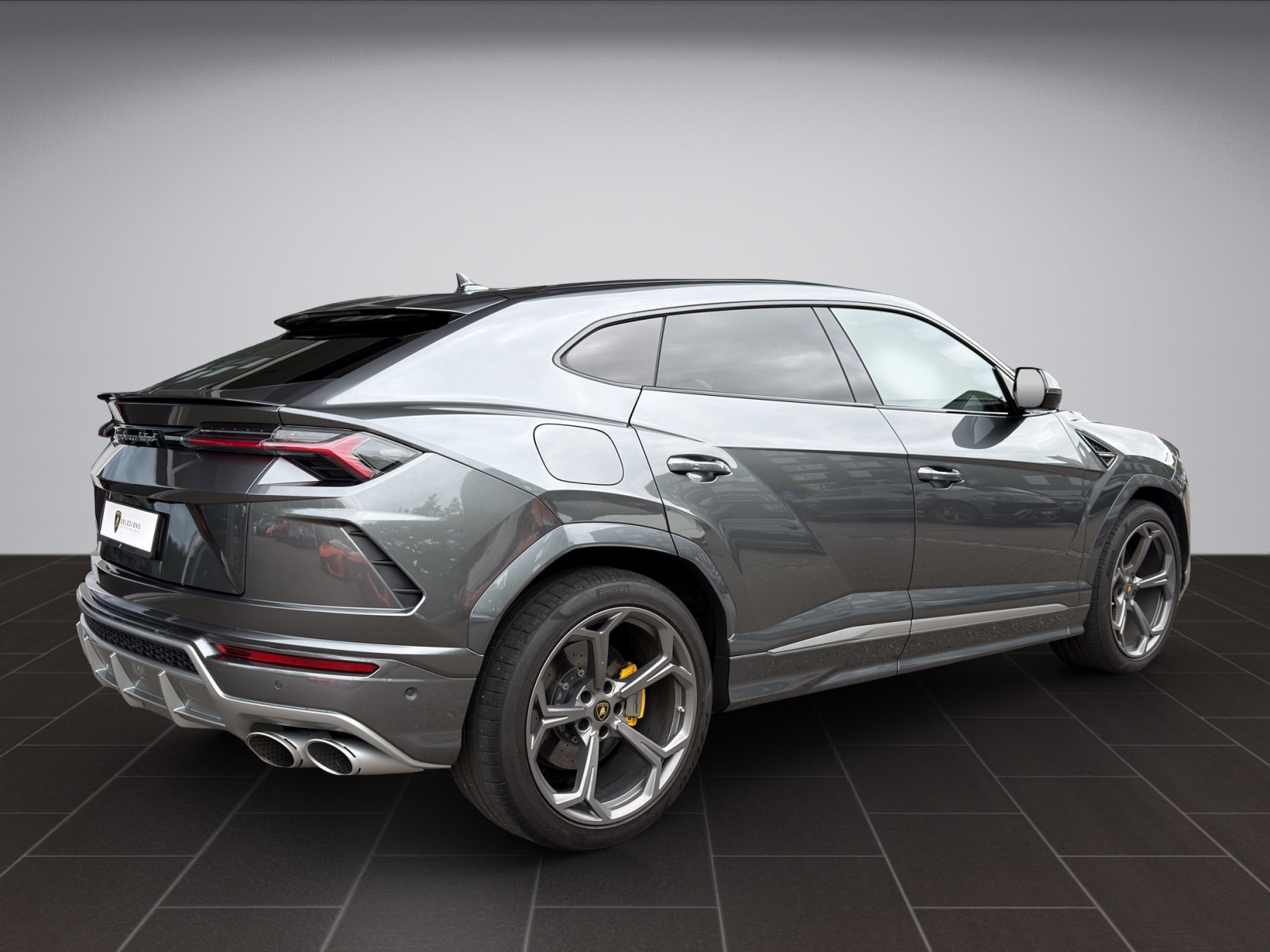 LAMBORGHINI Urus MY20-showroom-element-2