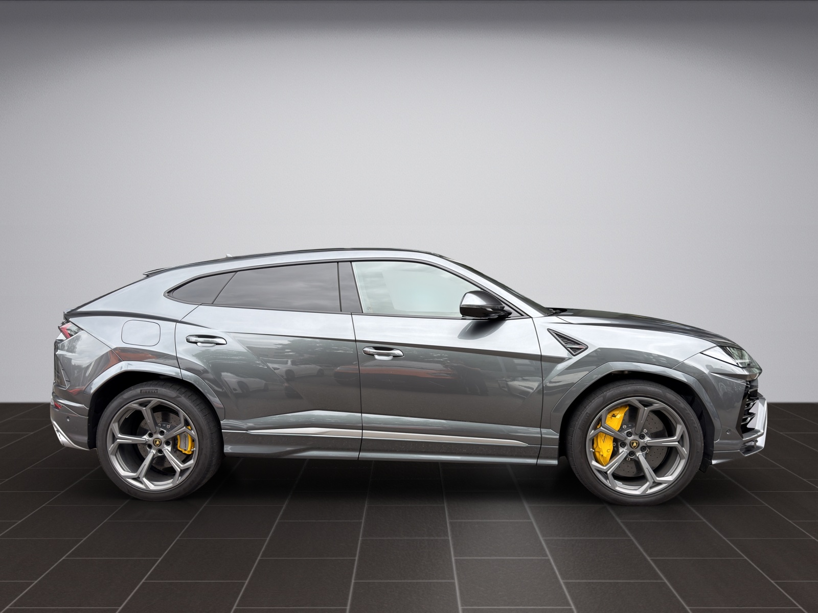 LAMBORGHINI Urus MY20-showroom-element-1