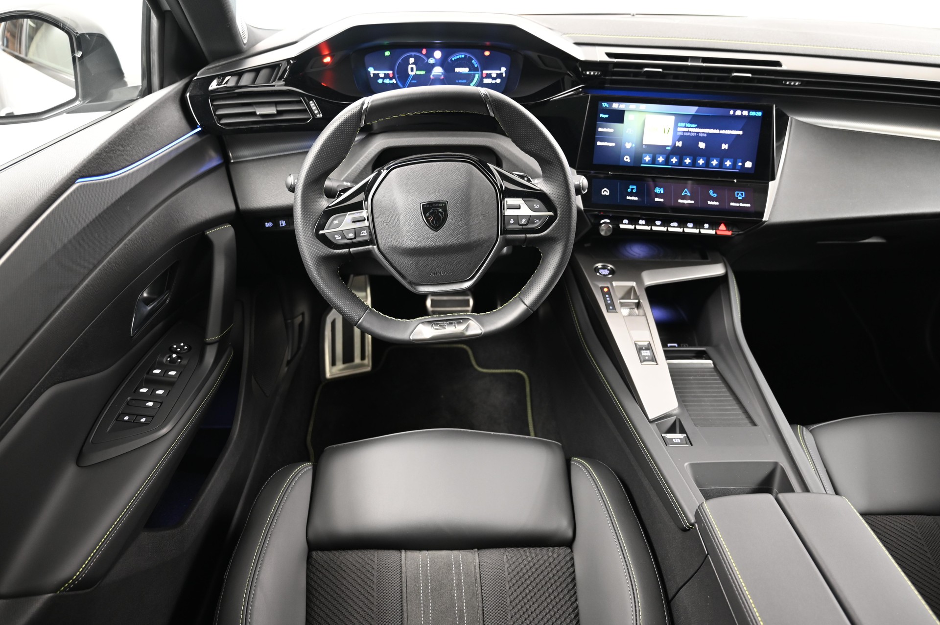 PEUGEOT 308 1.6 PHEV 225 GT-image-6