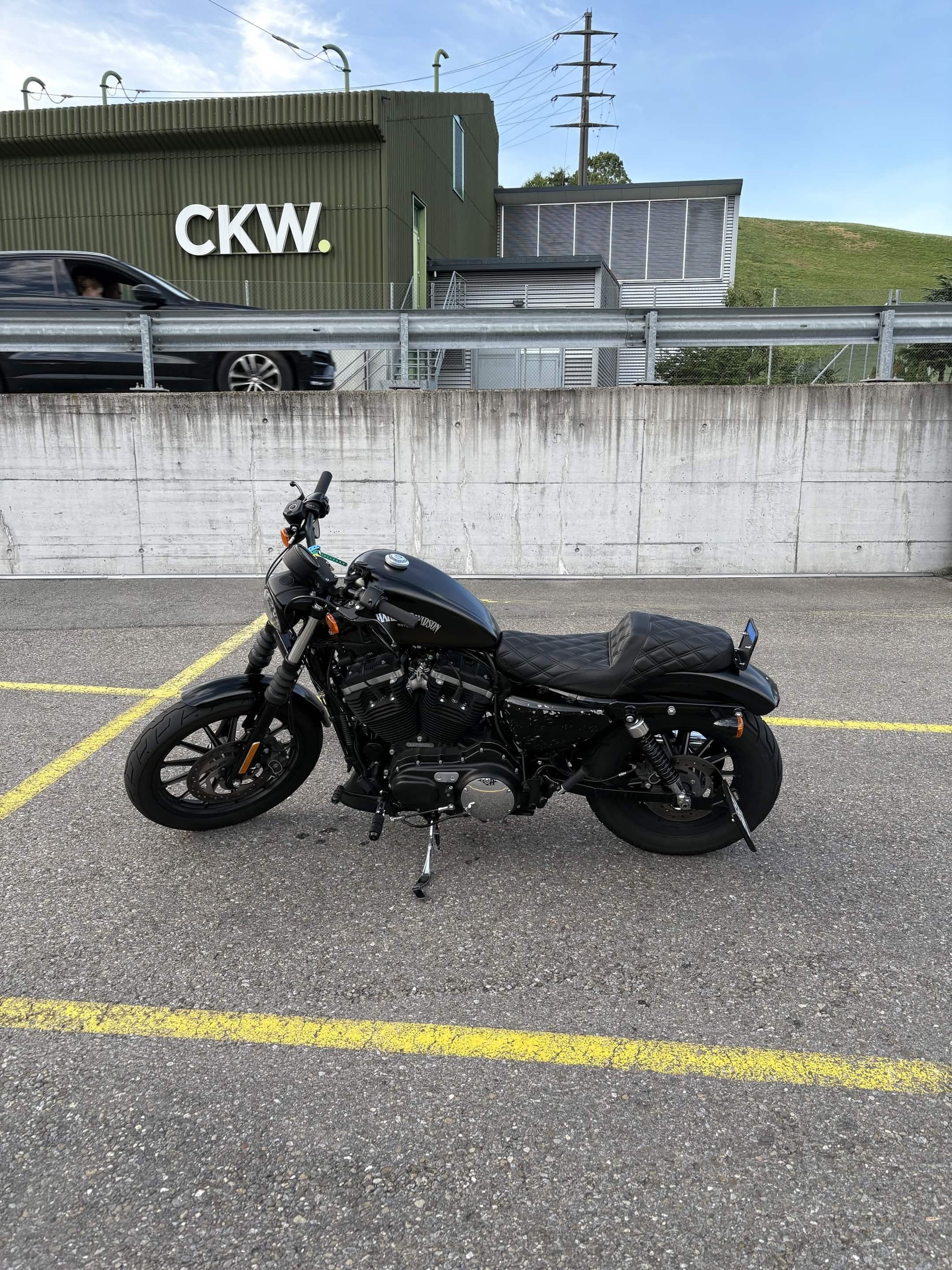 HARLEY-DAVIDSON XL 883 N Sportster Iron ABS-image-0