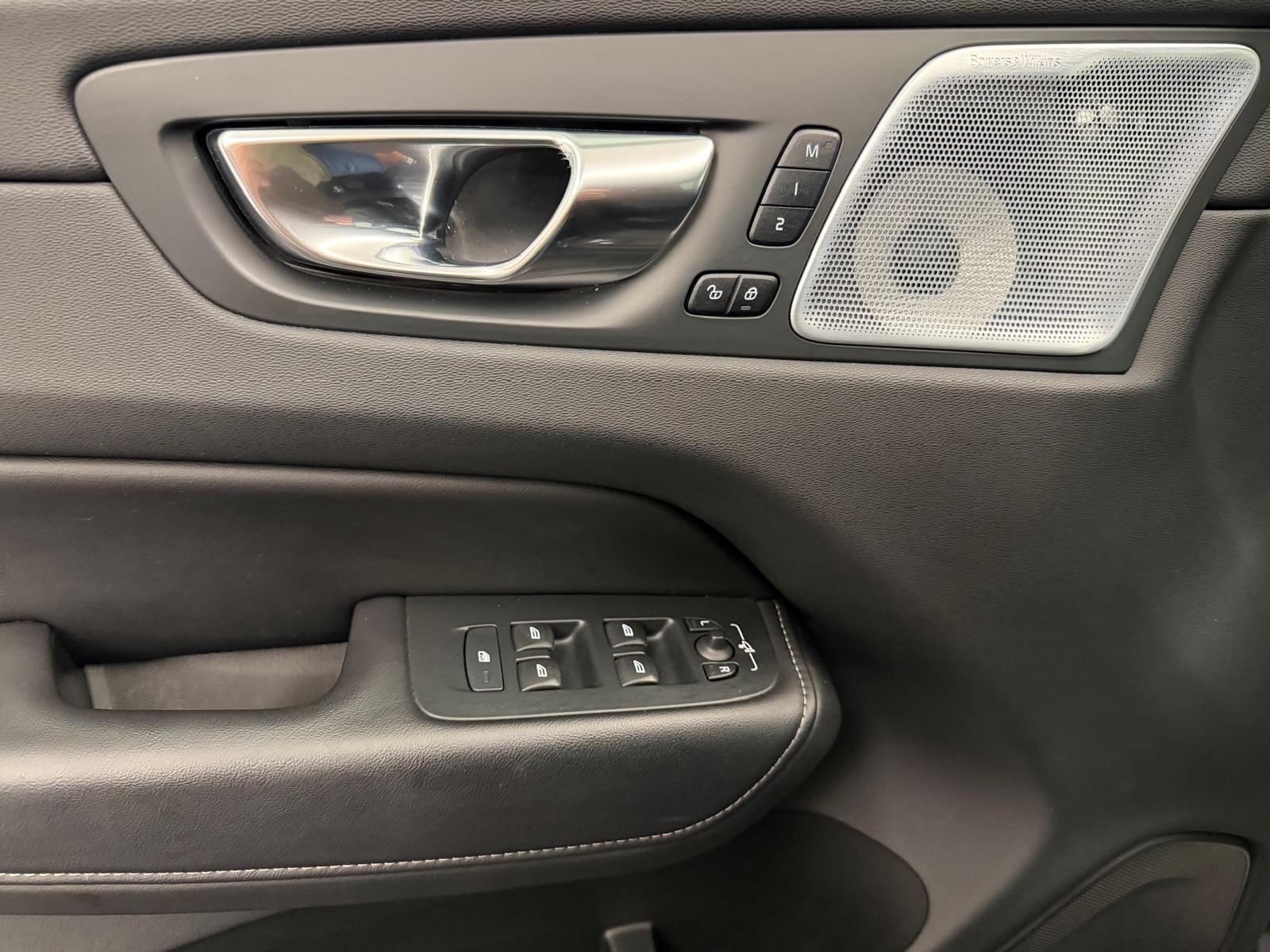 VOLVO XC60 2.0 T8 TE R-Design eAWD-image-19
