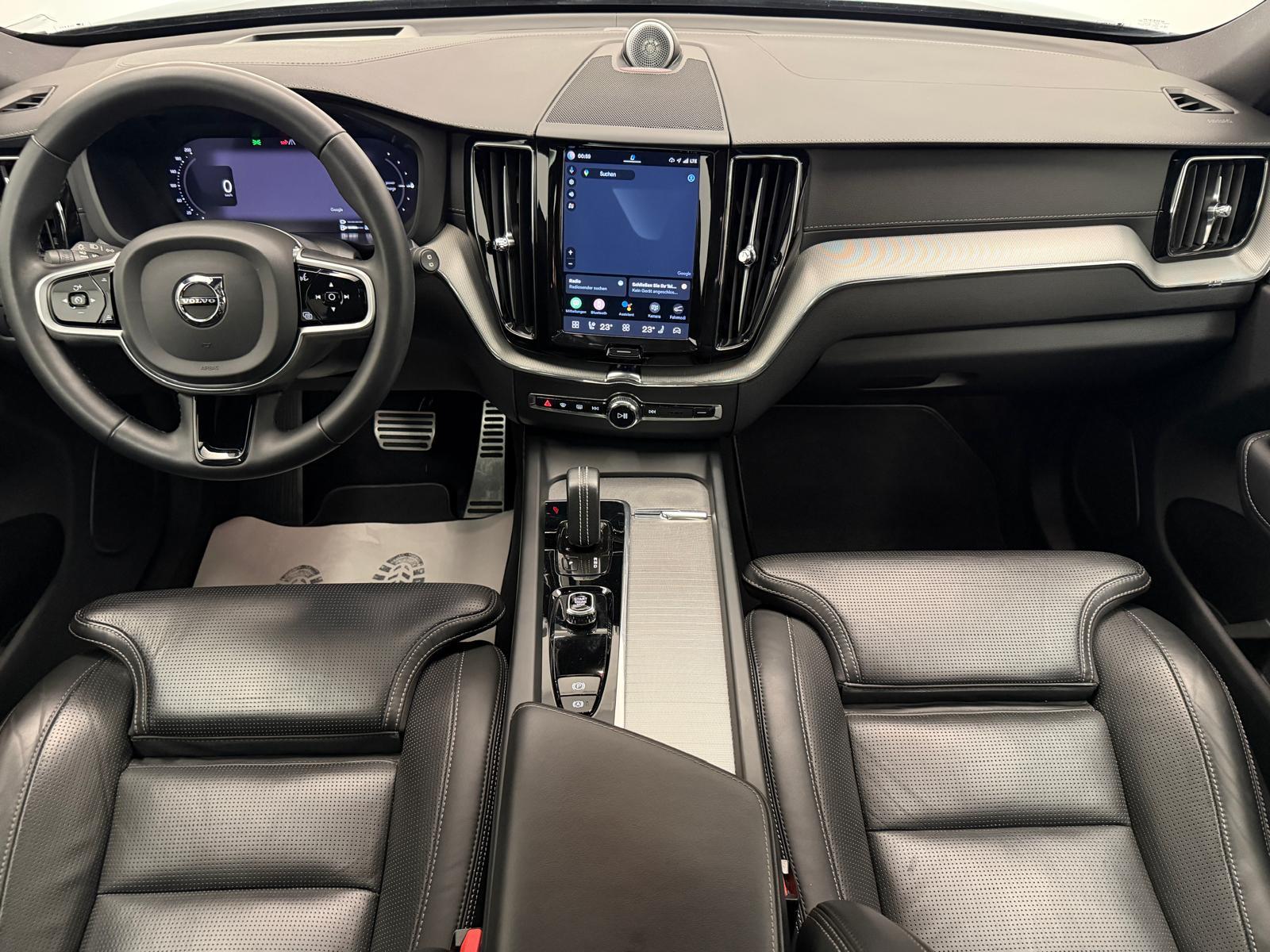 VOLVO XC60 2.0 T8 TE R-Design eAWD-image-17