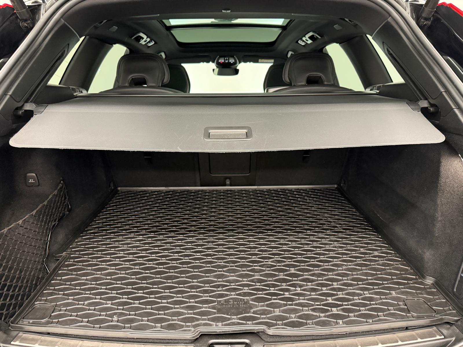 VOLVO XC60 2.0 T8 TE R-Design eAWD-image-13