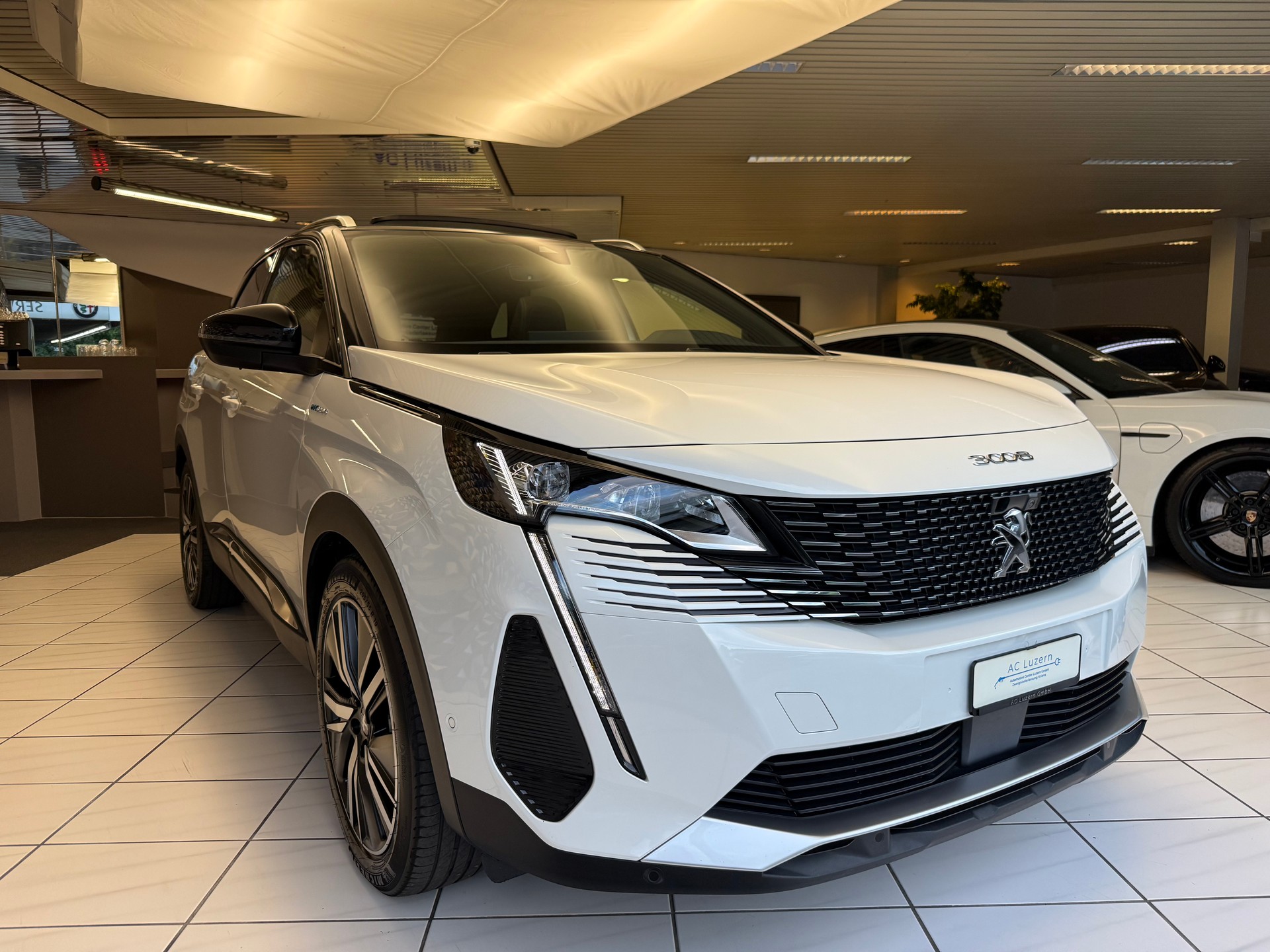 PEUGEOT 3008 300e Hybrid4 GT Pack EAT8-showroom-element-3