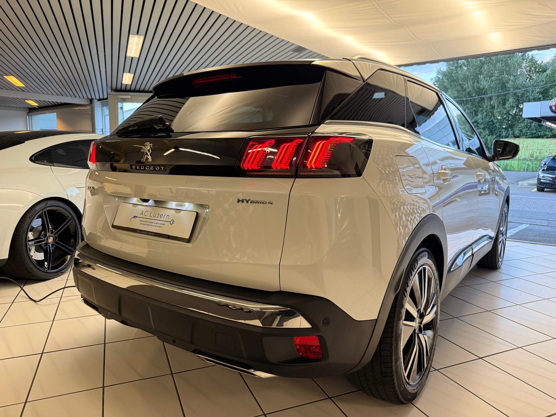 PEUGEOT 3008 300e Hybrid4 GT Pack EAT8-showroom-element-2
