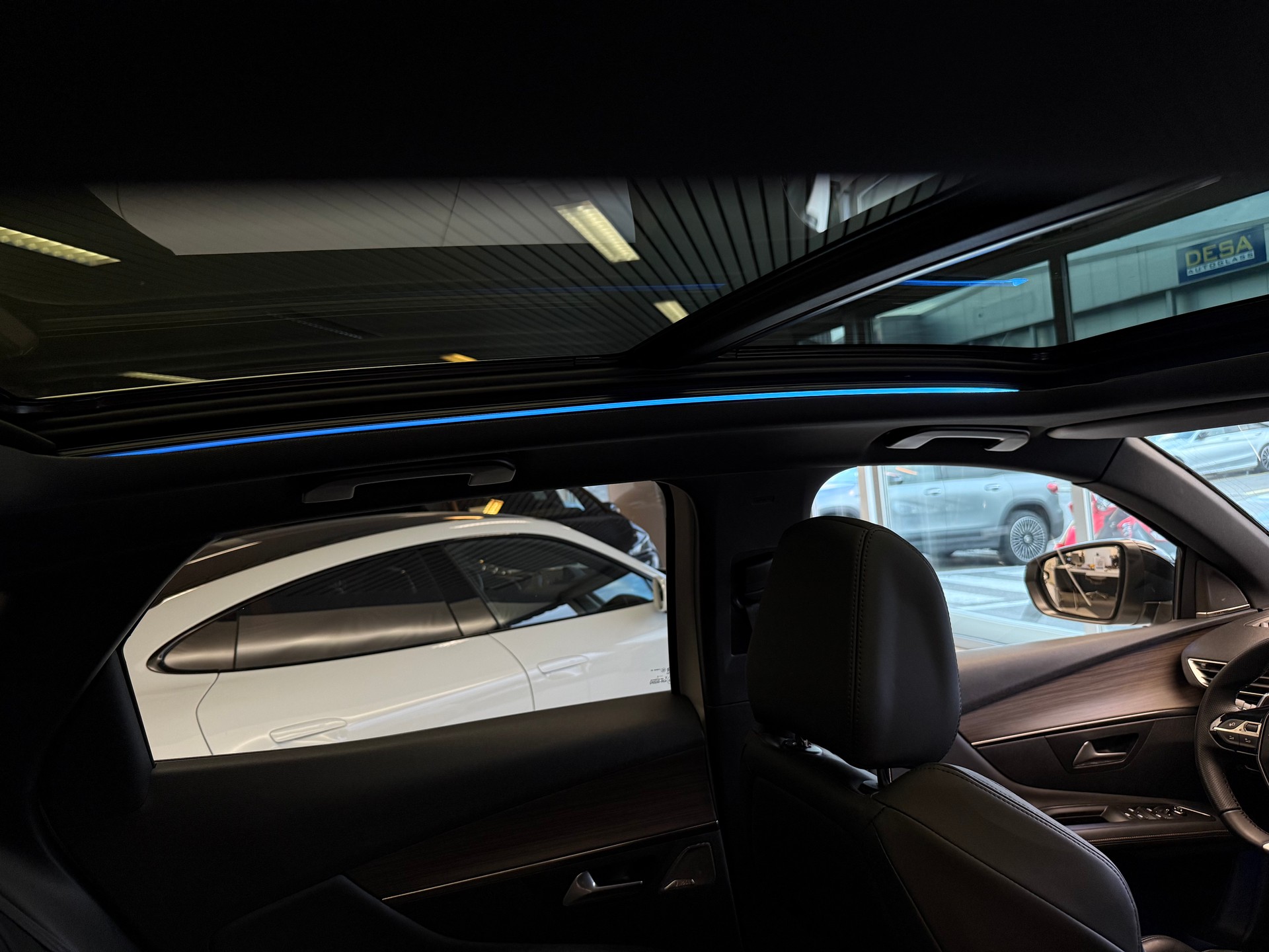 PEUGEOT 3008 300e Hybrid4 GT Pack EAT8-image-21