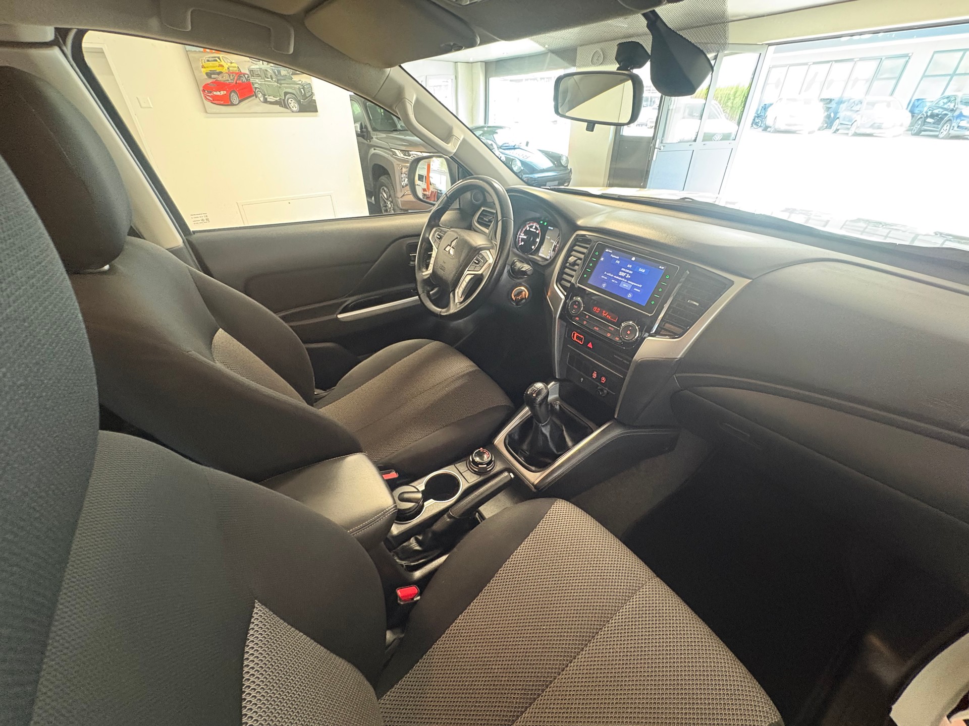 MITSUBISHI L 200 2.2 Style Club Cab-image-9