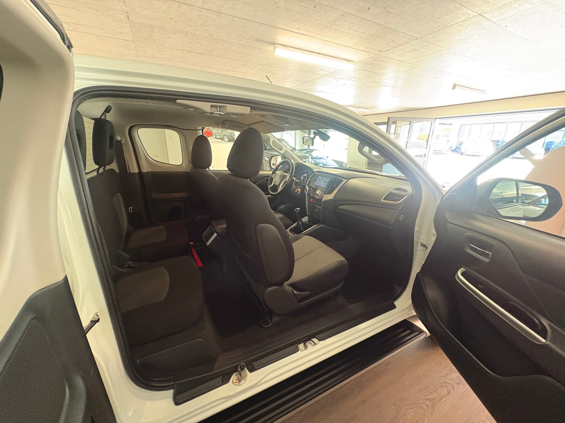 MITSUBISHI L 200 2.2 Style Club Cab-image-10