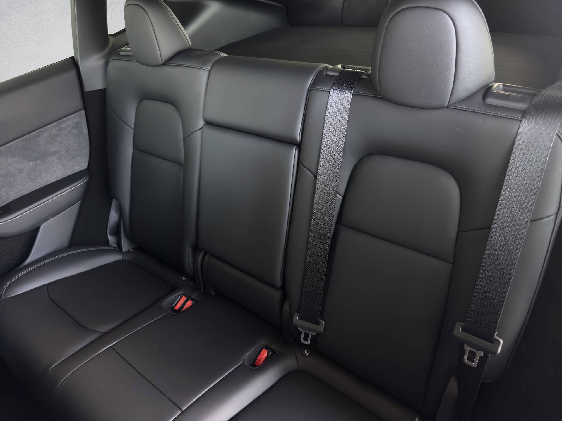 TESLA Model Y Long Range Dual Motor-image-11