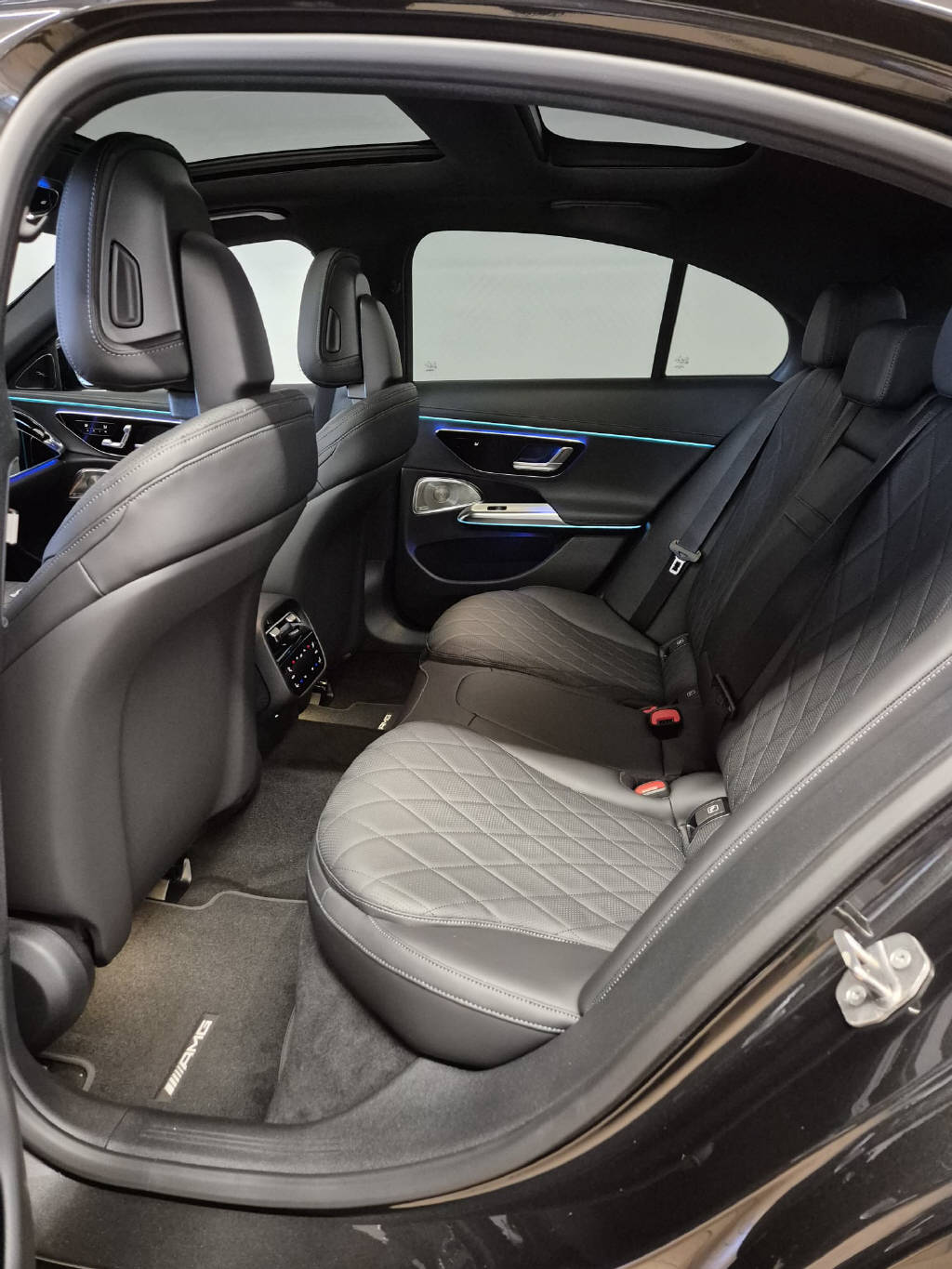 MERCEDES-BENZ E 450 d 4Matic AMG Line Limousine-image-13