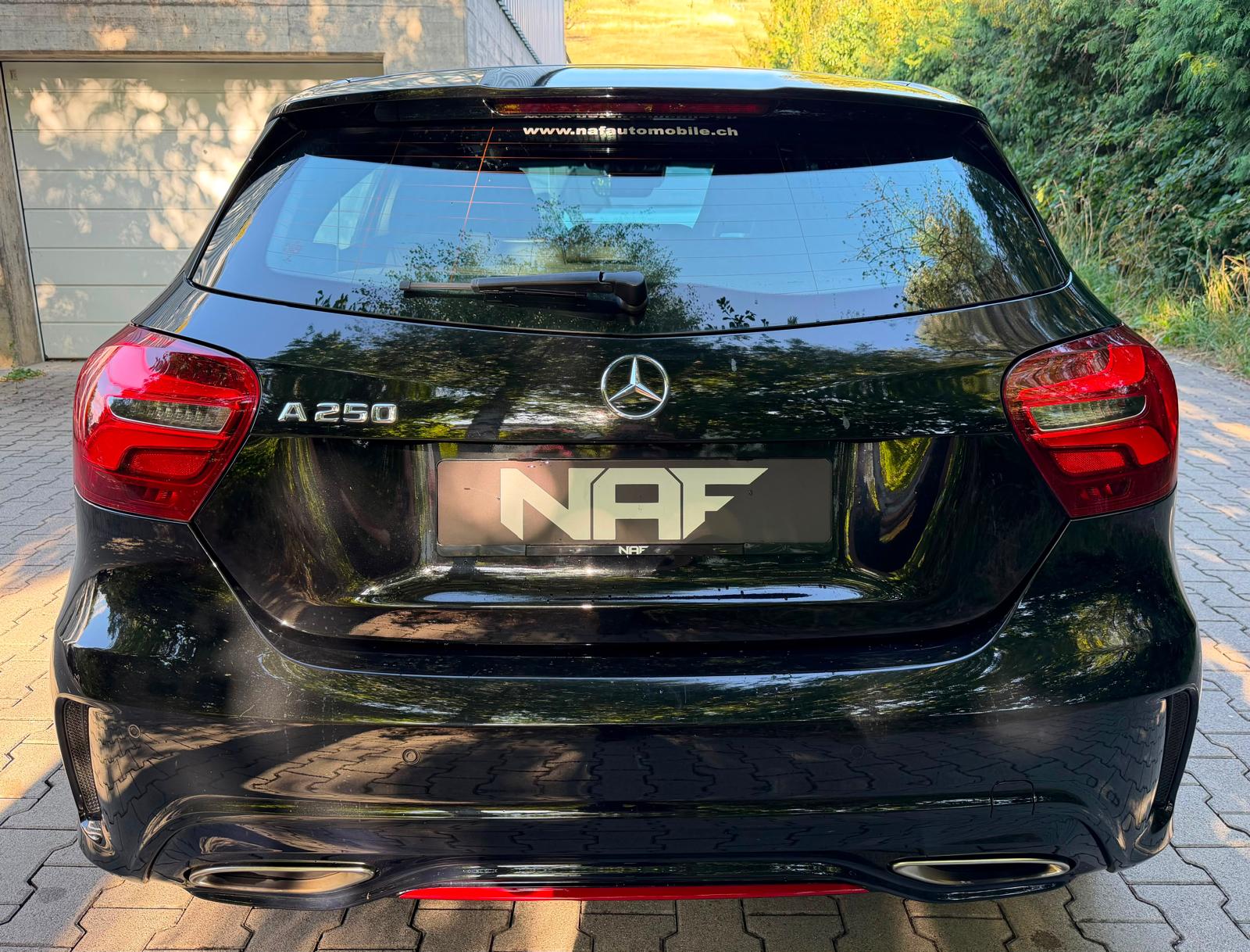MERCEDES-BENZ A 250 Sport 7G-DCT-showroom-element-3