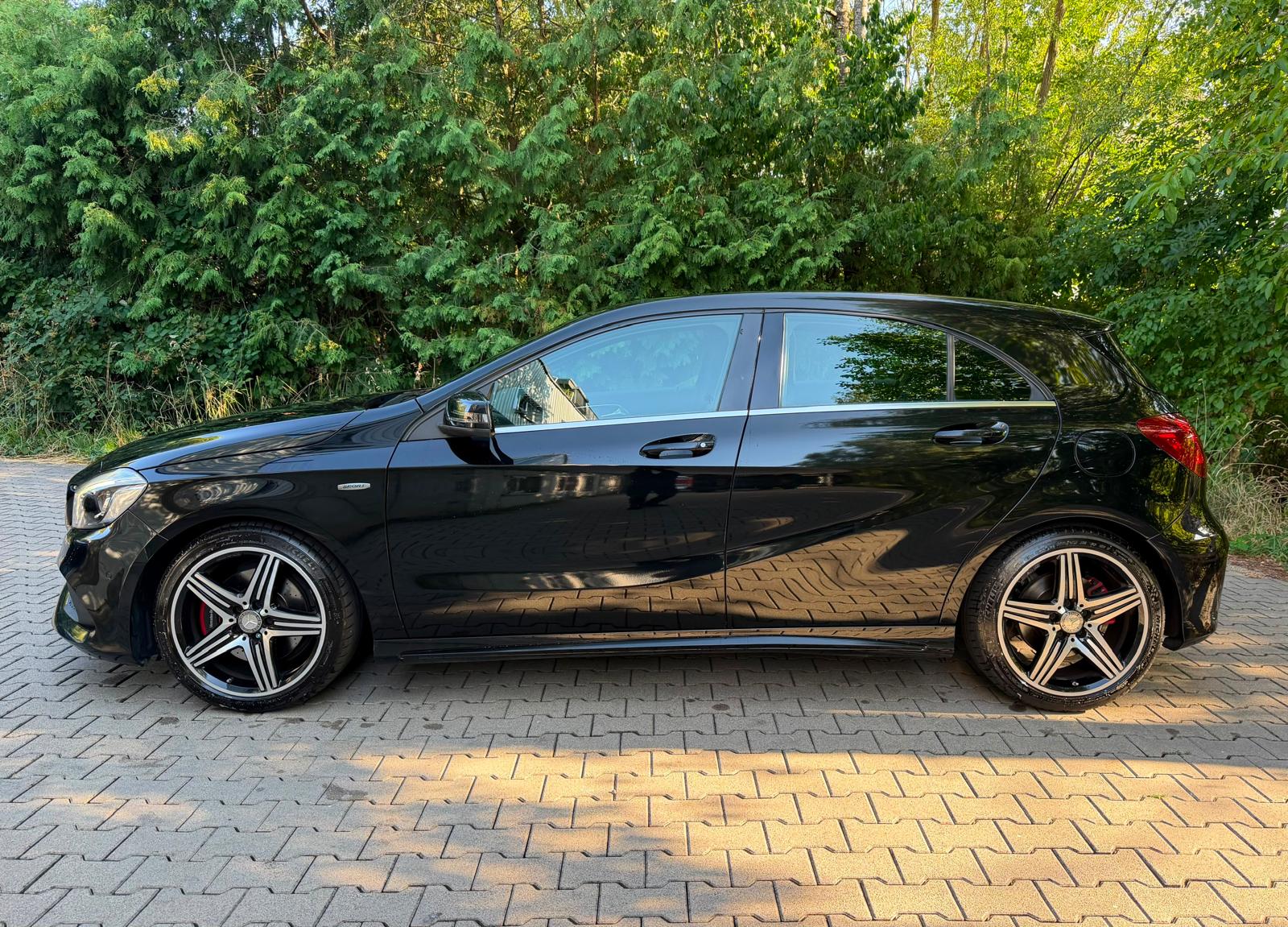 MERCEDES-BENZ A 250 Sport 7G-DCT-showroom-element-1