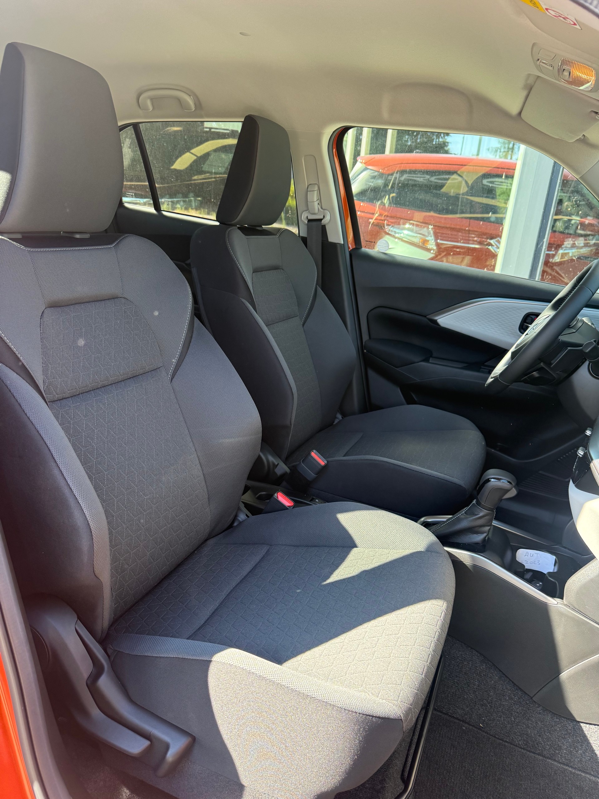 SUZUKI Swift 1.2 Sakura Top Hybrid CVT-image-8