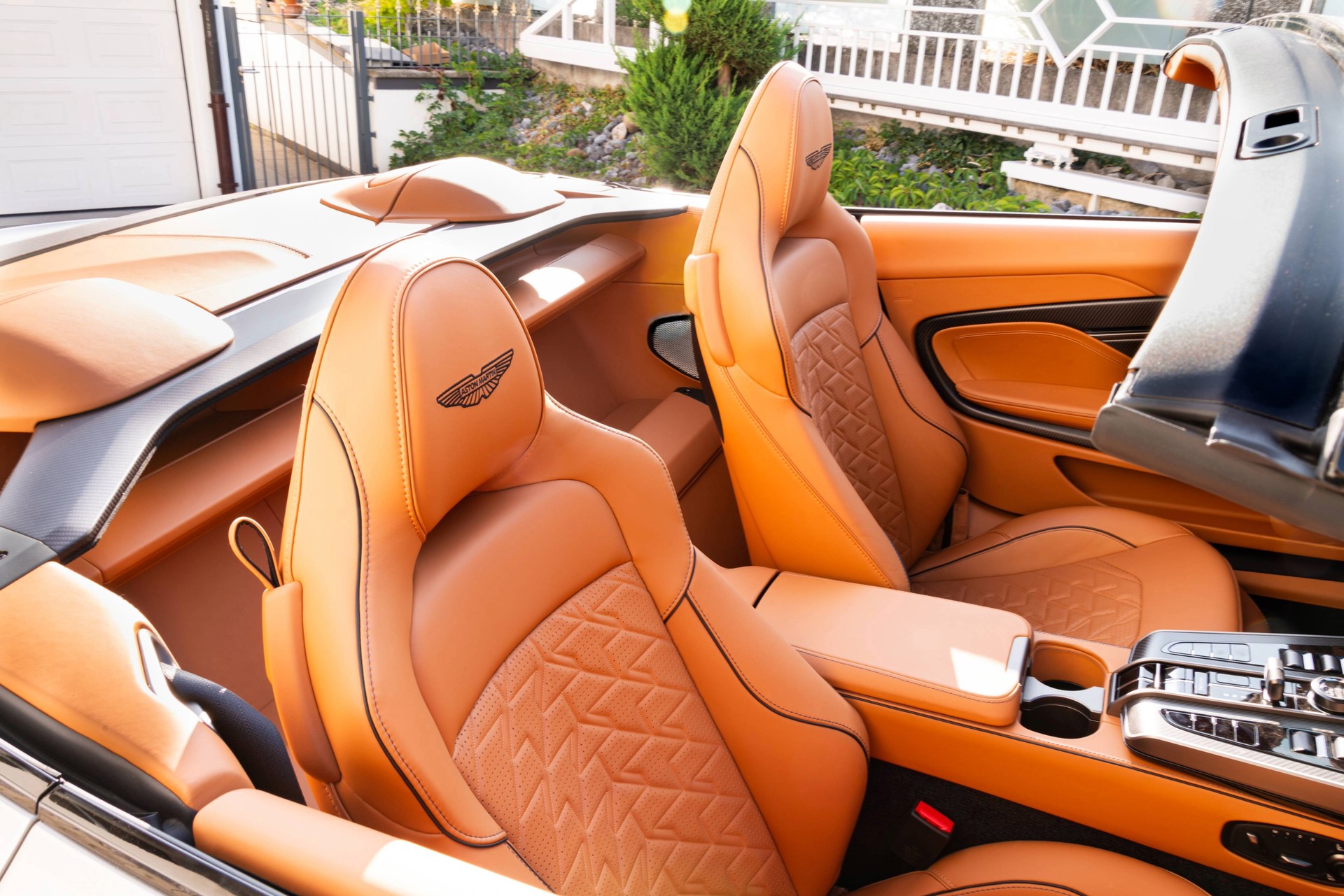 ASTON MARTIN 5.2 V12 Bi-Turbo-image-6