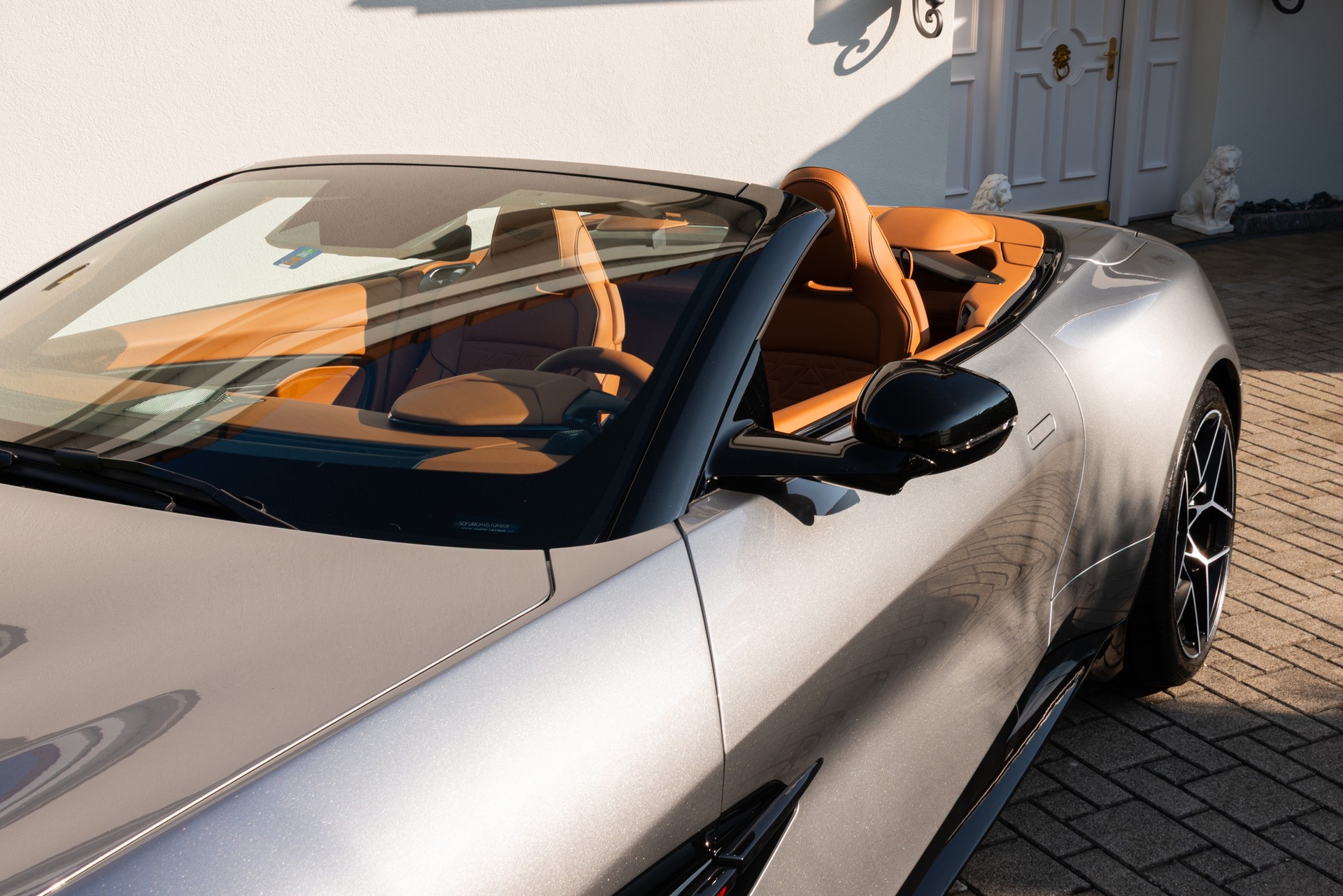 ASTON MARTIN 5.2 V12 Bi-Turbo-image-1