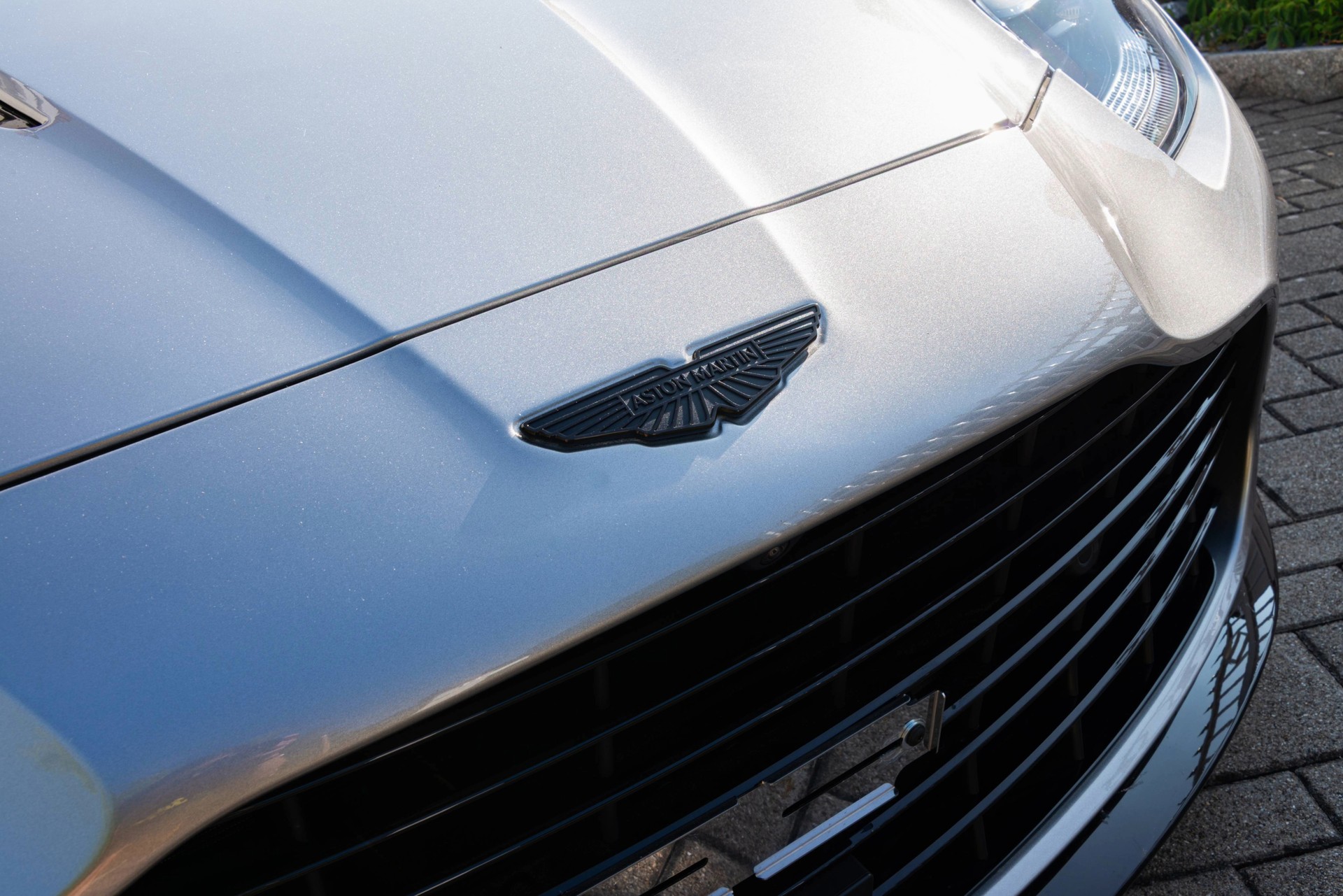 ASTON MARTIN 5.2 V12 Bi-Turbo-image-2