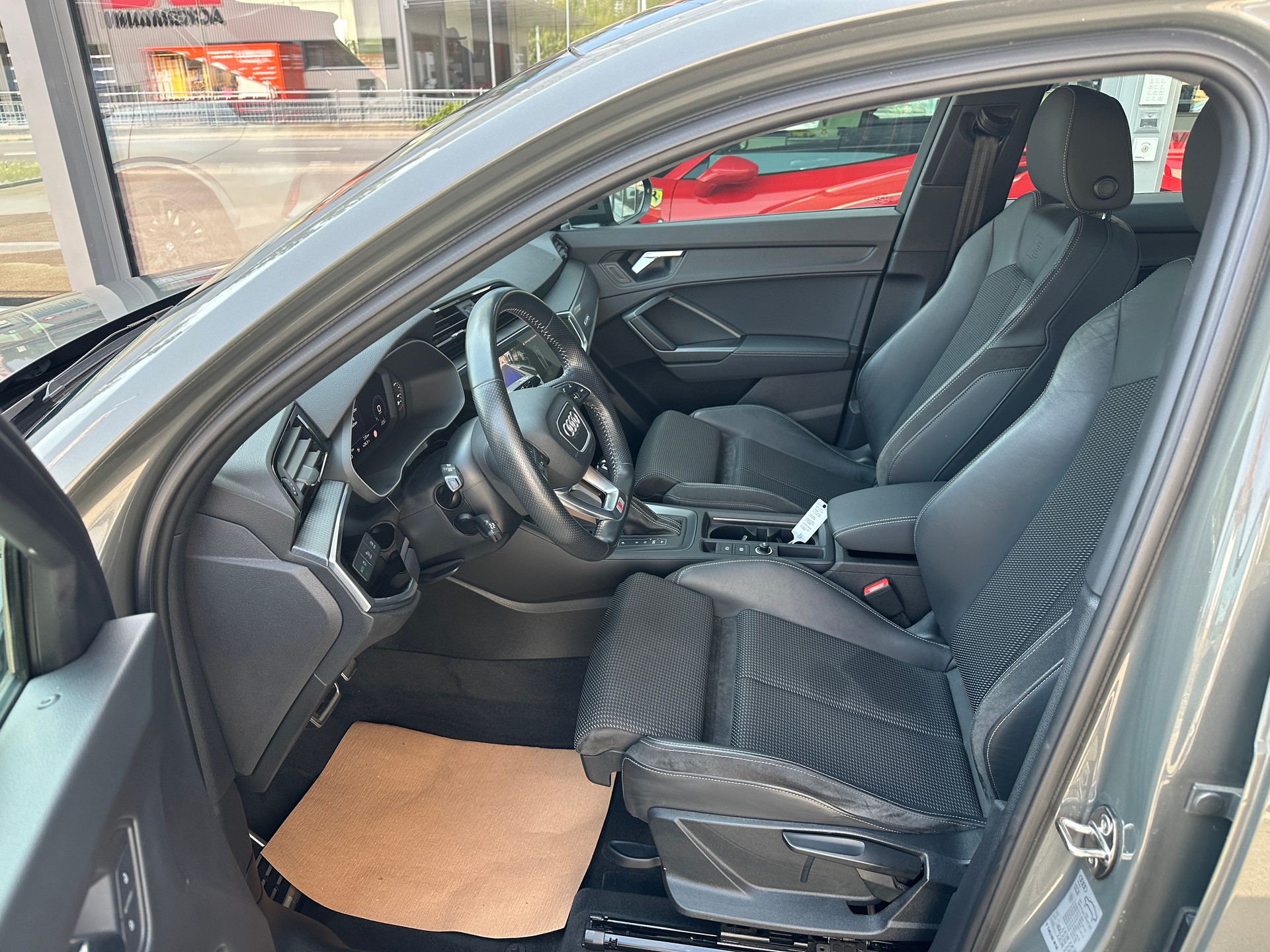 AUDI Q3 35 TDI S line quattro S-tronic-image-16
