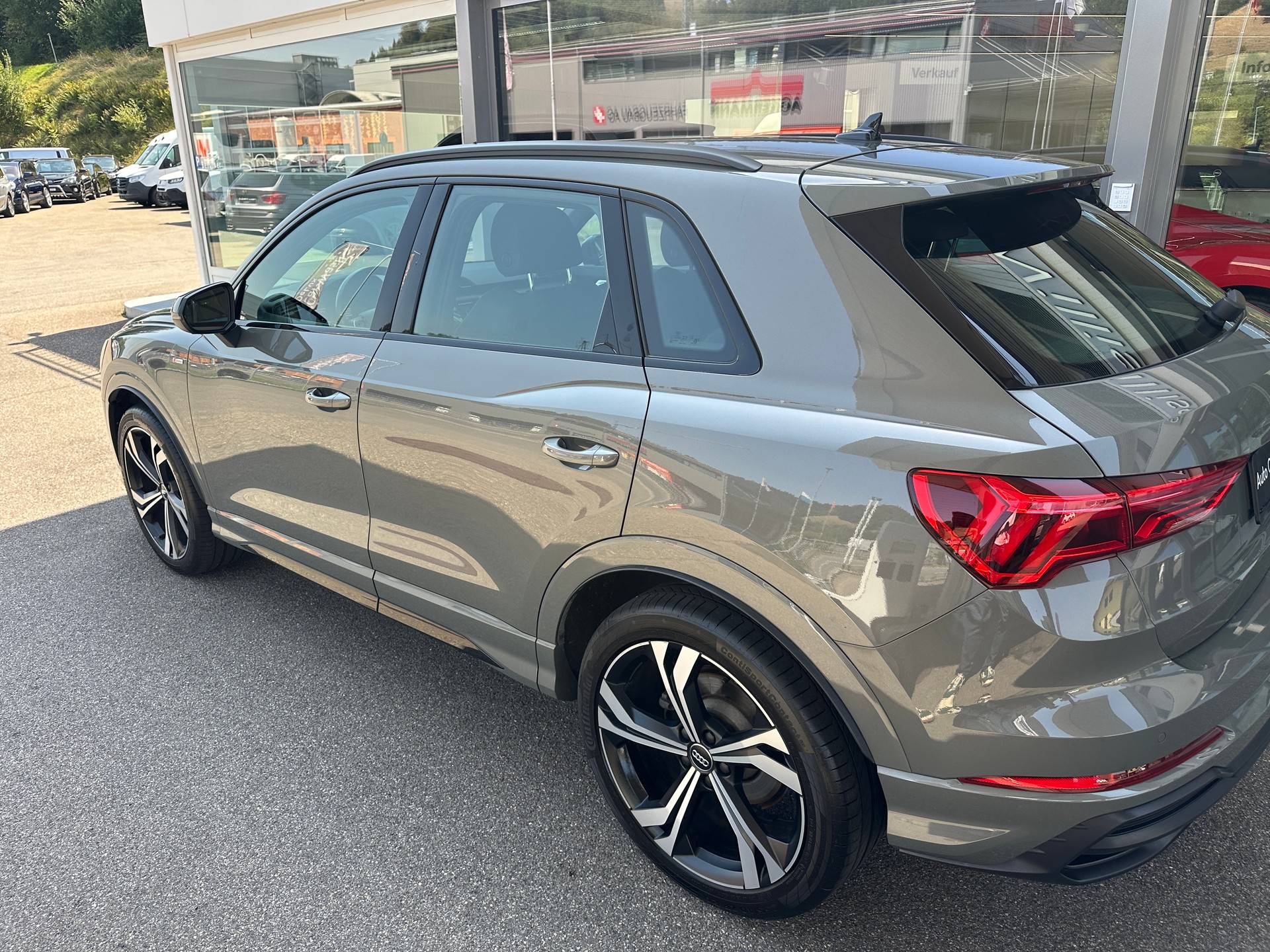 AUDI Q3 35 TDI S line quattro S-tronic-image-7