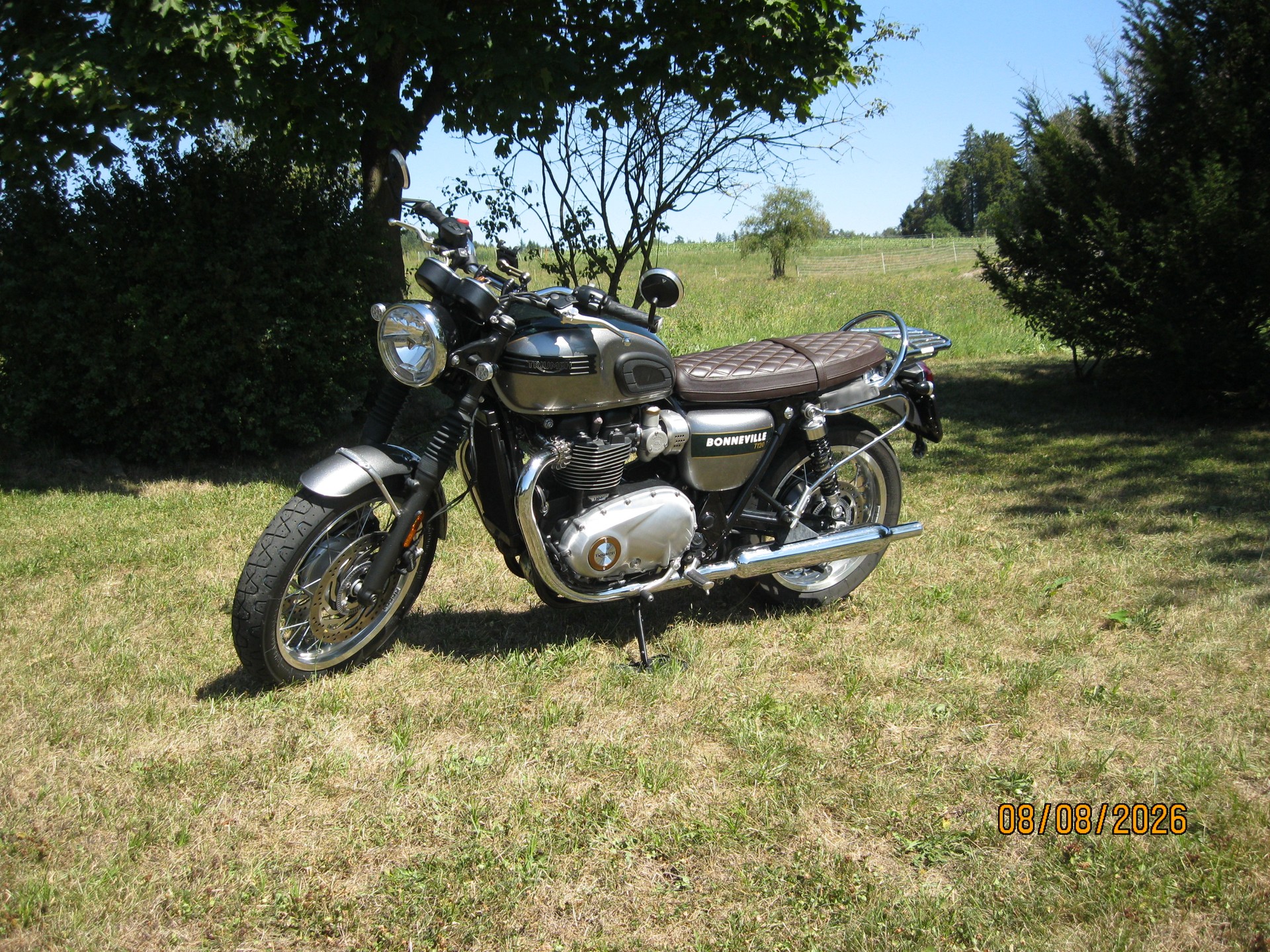 TRIUMPH Bonneville T120 Gold Line-image-2