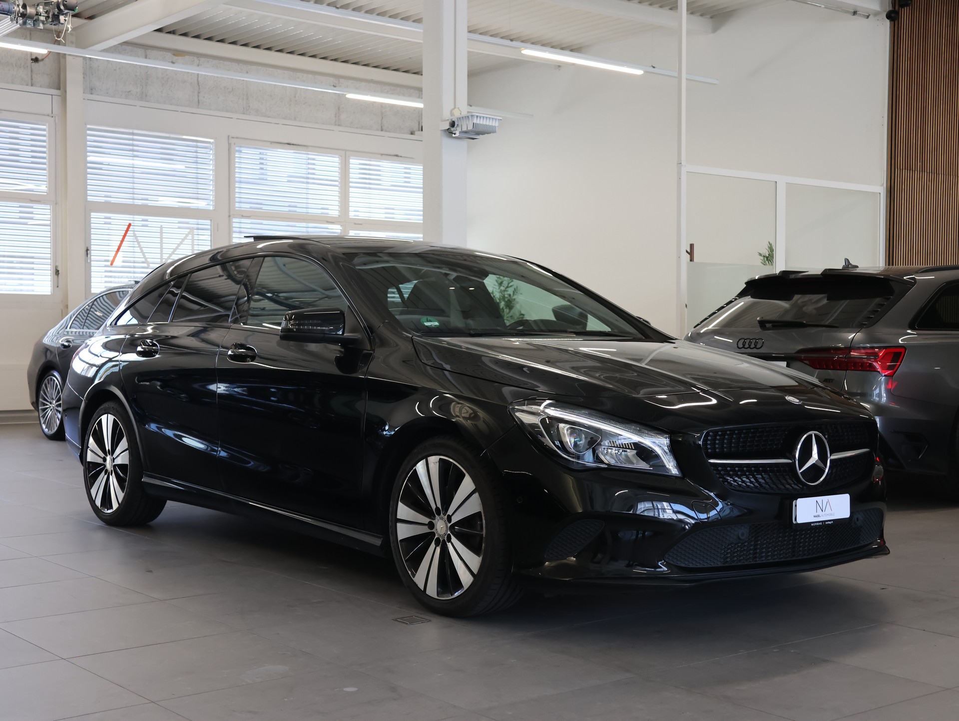 MERCEDES-BENZ CLA Shooting Brake 200 AMG Line 7G-DCT *Sitzheizung* *Rückfahrkamera* *Panoramadach*-showroom-element-1