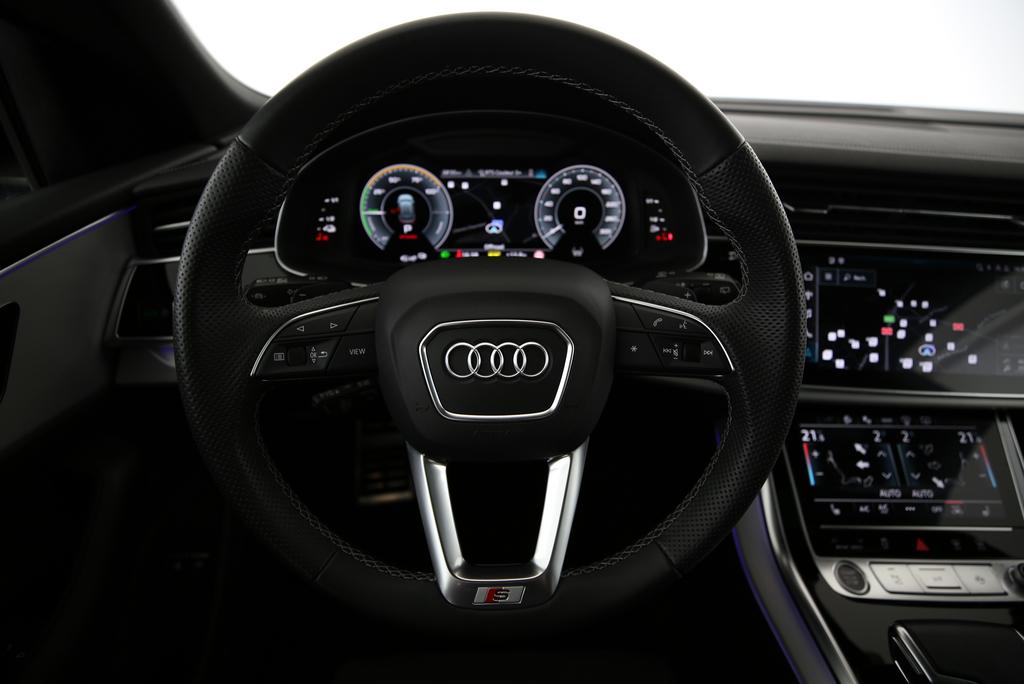 AUDI Q8 3.0 55 TFSI e quattro T-Tronic-image-5