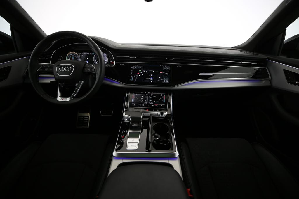 AUDI Q8 3.0 55 TFSI e quattro T-Tronic-image-4