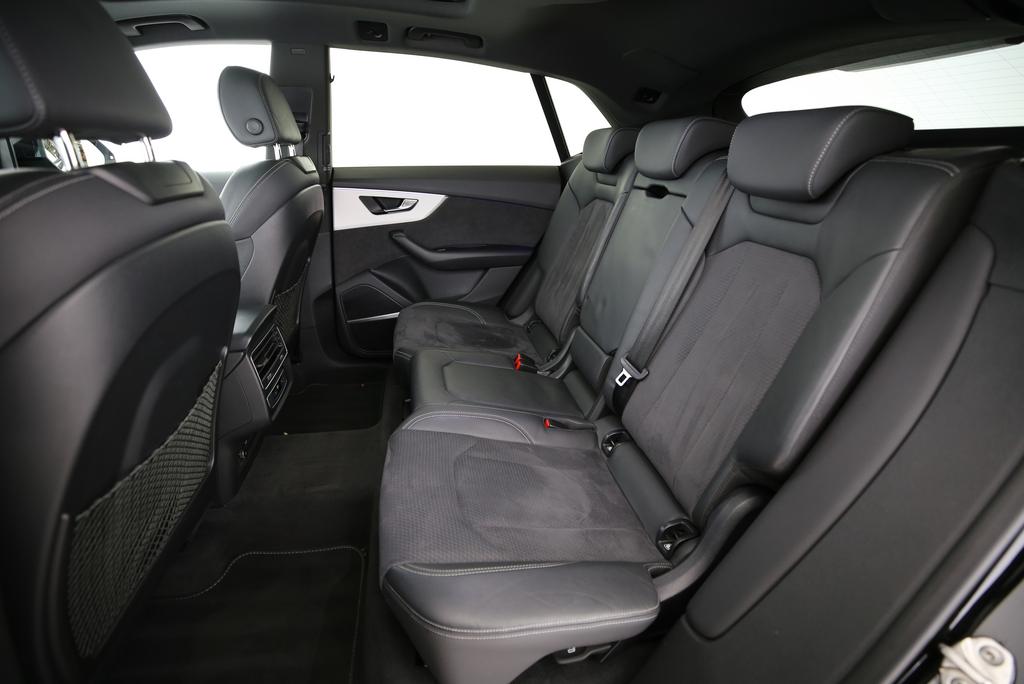 AUDI Q8 3.0 55 TFSI e quattro T-Tronic-image-11
