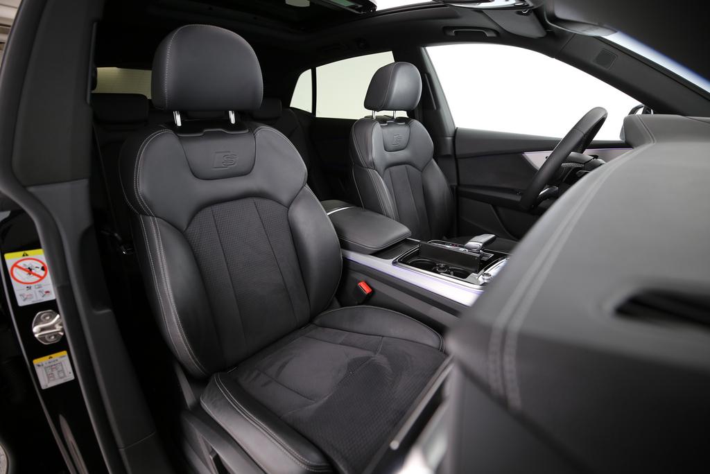 AUDI Q8 3.0 55 TFSI e quattro T-Tronic-image-10