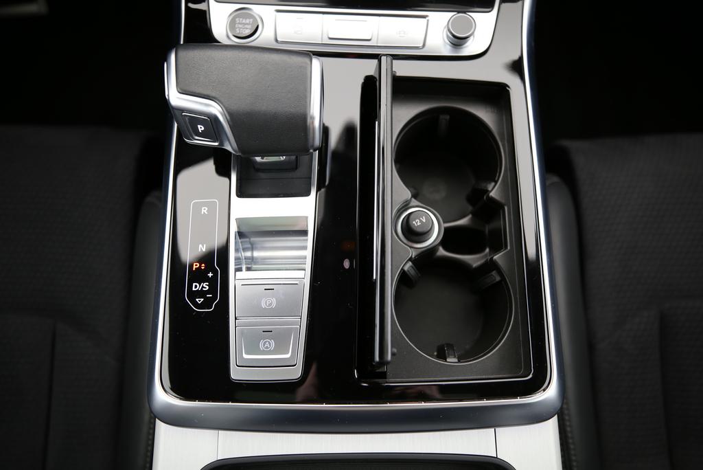 AUDI Q8 3.0 55 TFSI e quattro T-Tronic-image-9