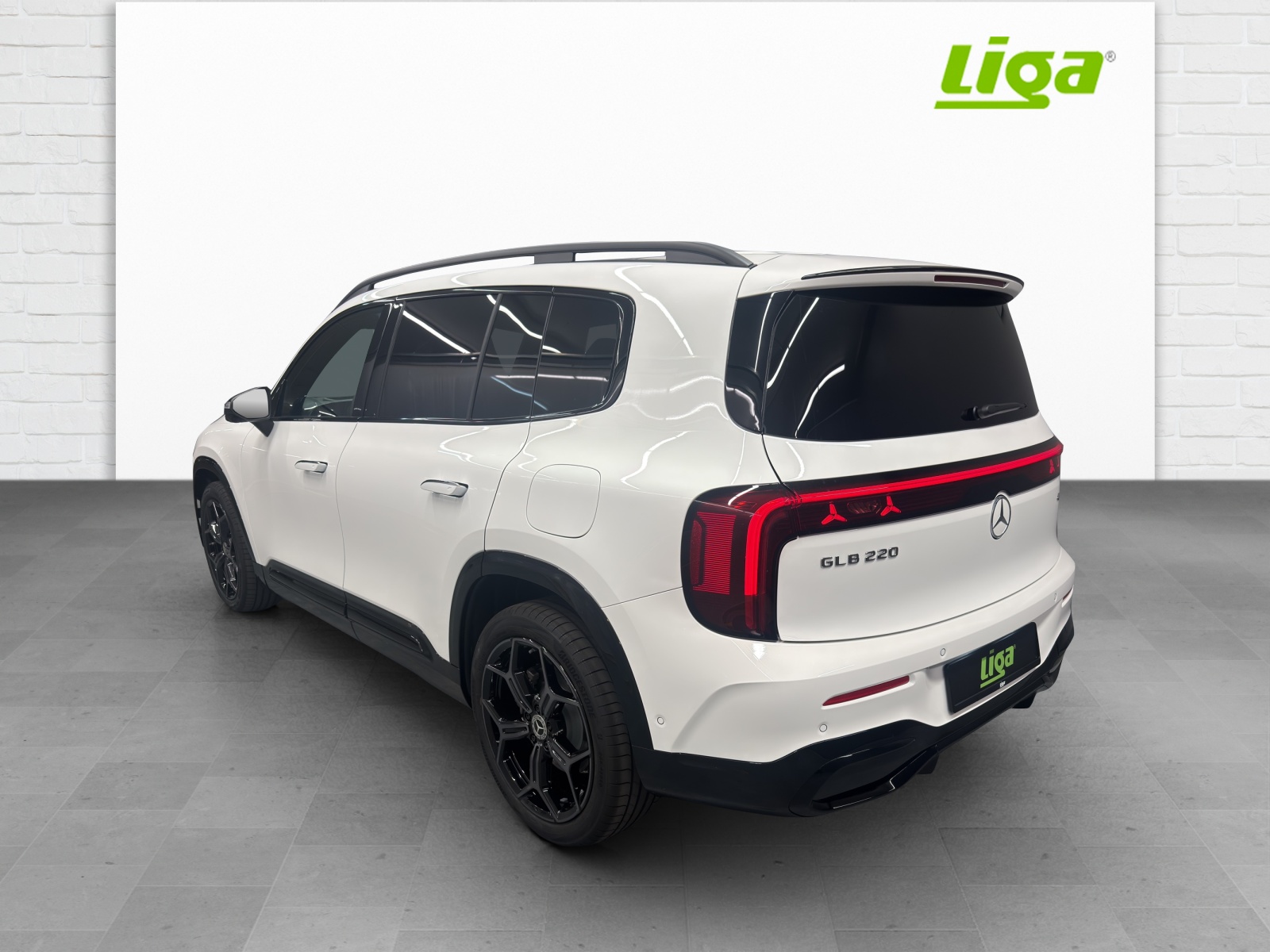 MERCEDES-BENZ GLB 220 AMG Line 4Matic-showroom-element-3