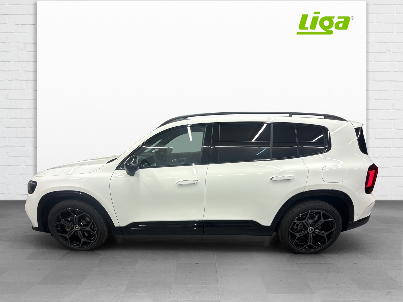 MERCEDES-BENZ GLB 220 AMG Line 4Matic-showroom-element-2